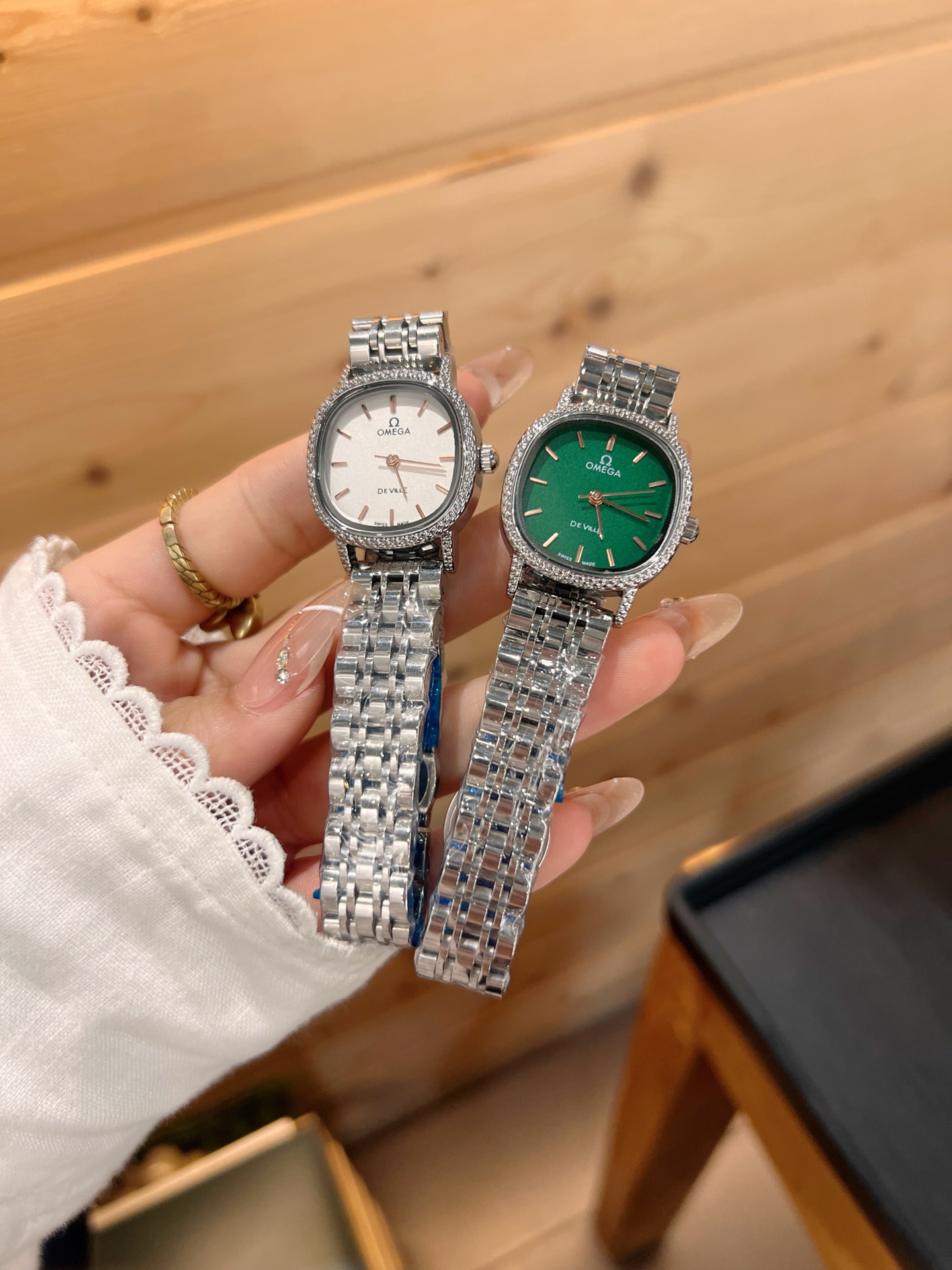 💰65
欧米伽经典款石英手表，进口石英机芯，精钢材质表