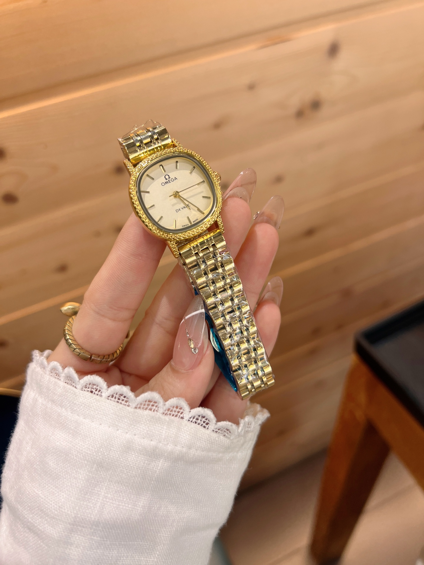 💰65
欧米伽经典款石英手表，进口石英机芯，精钢材质表