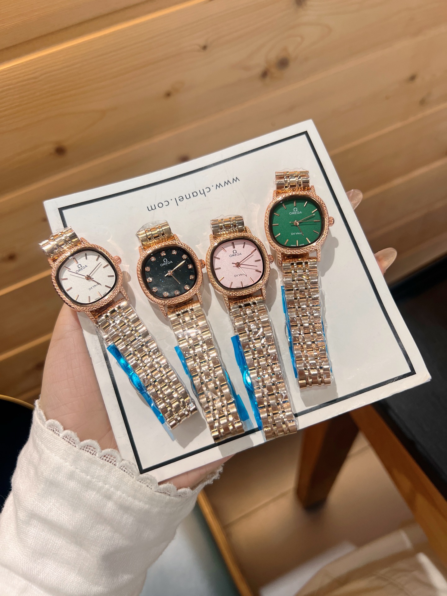 💰65
欧米伽经典款石英手表，进口石英机芯，精钢材质表