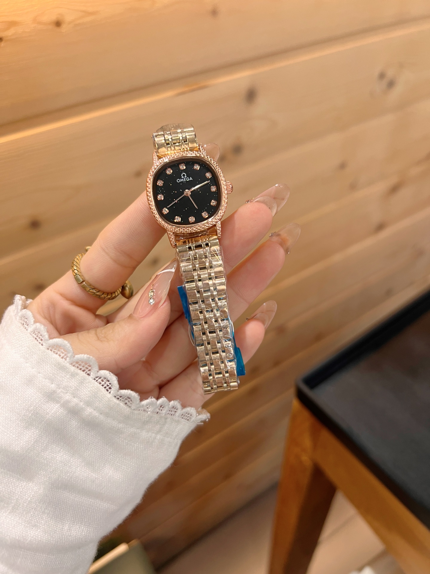 💰65
欧米伽经典款石英手表，进口石英机芯，精钢材质表