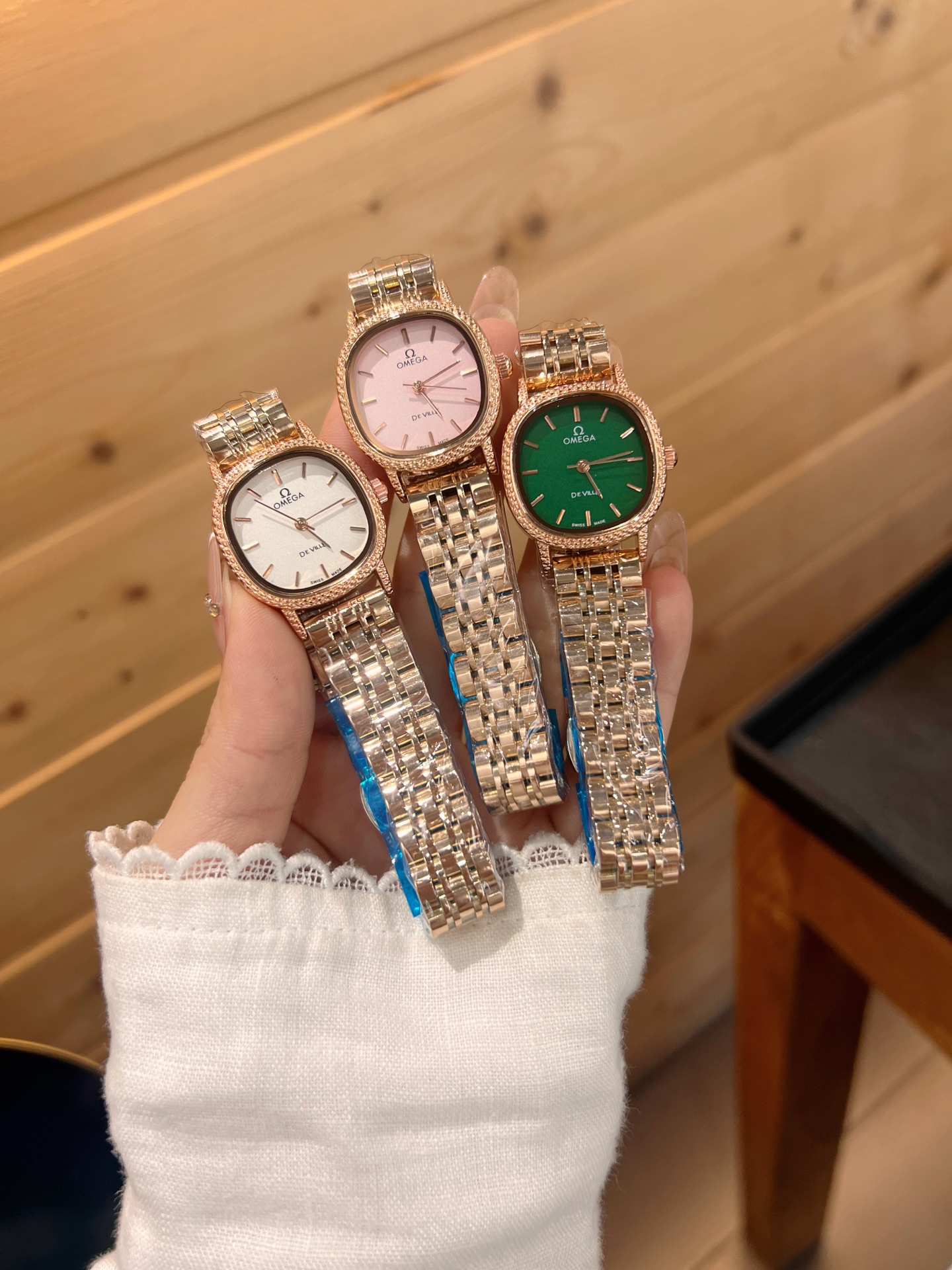 💰65
欧米伽经典款石英手表，进口石英机芯，精钢材质表