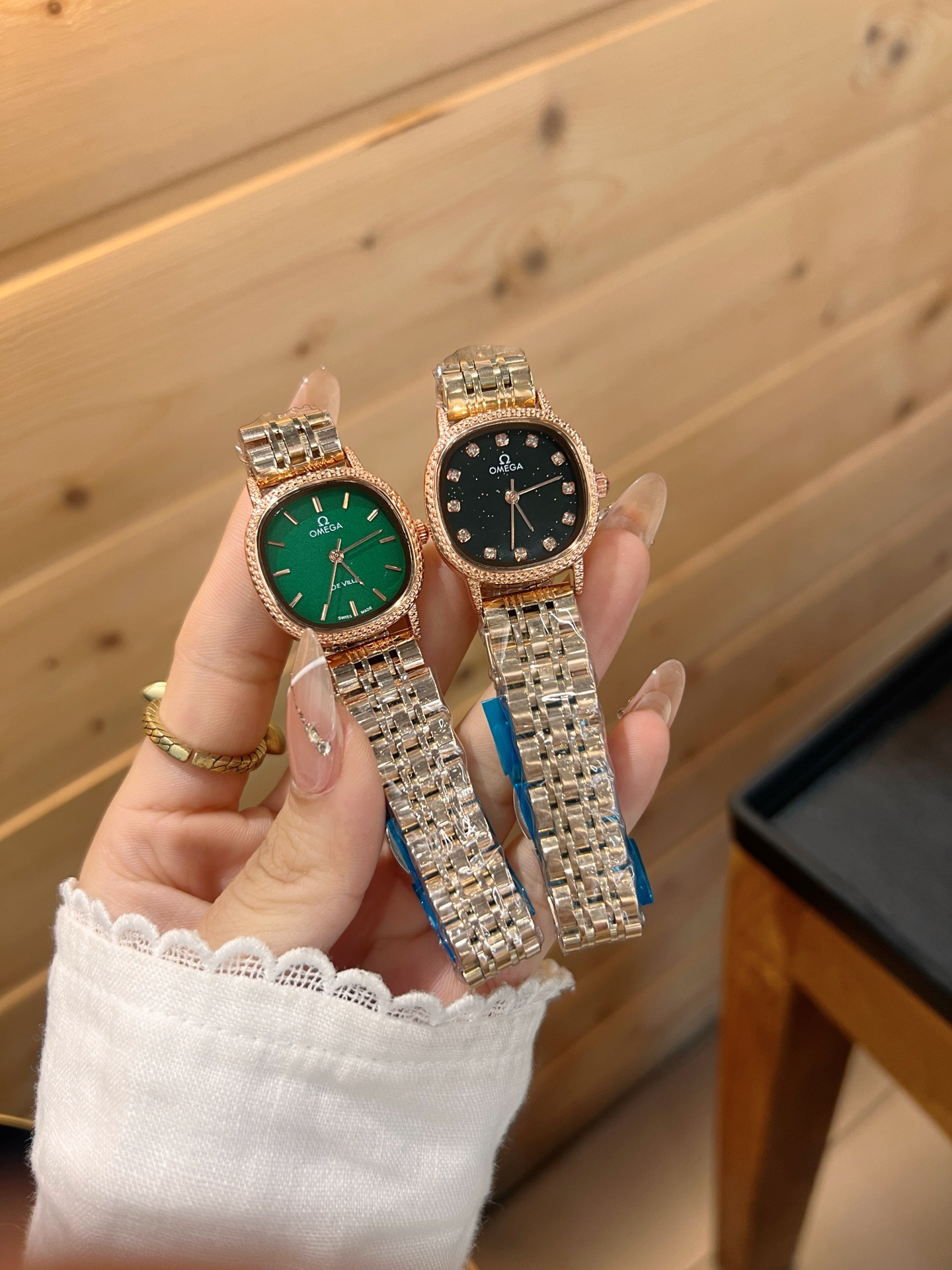 💰65
欧米伽经典款石英手表，进口石英机芯，精钢材质表