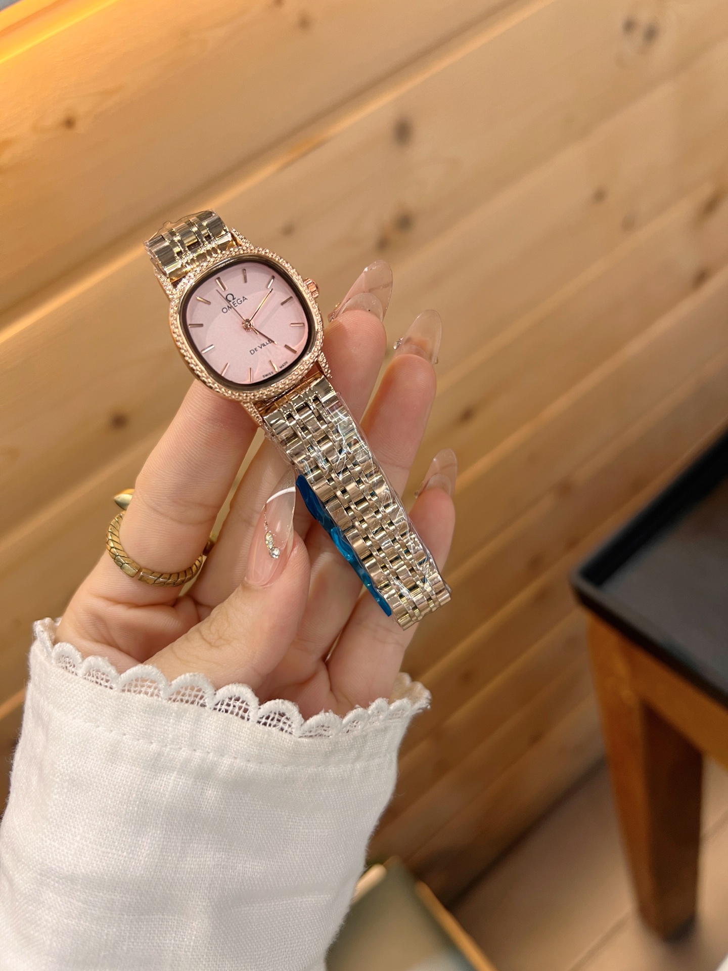 💰65
欧米伽经典款石英手表，进口石英机芯，精钢材质表