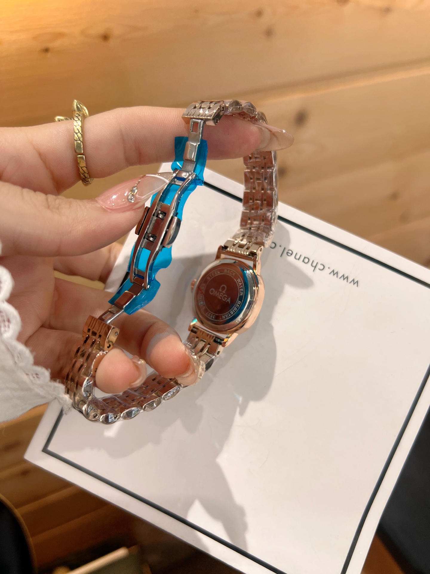 💰65
欧米伽经典款石英手表，进口石英机芯，精钢材质表