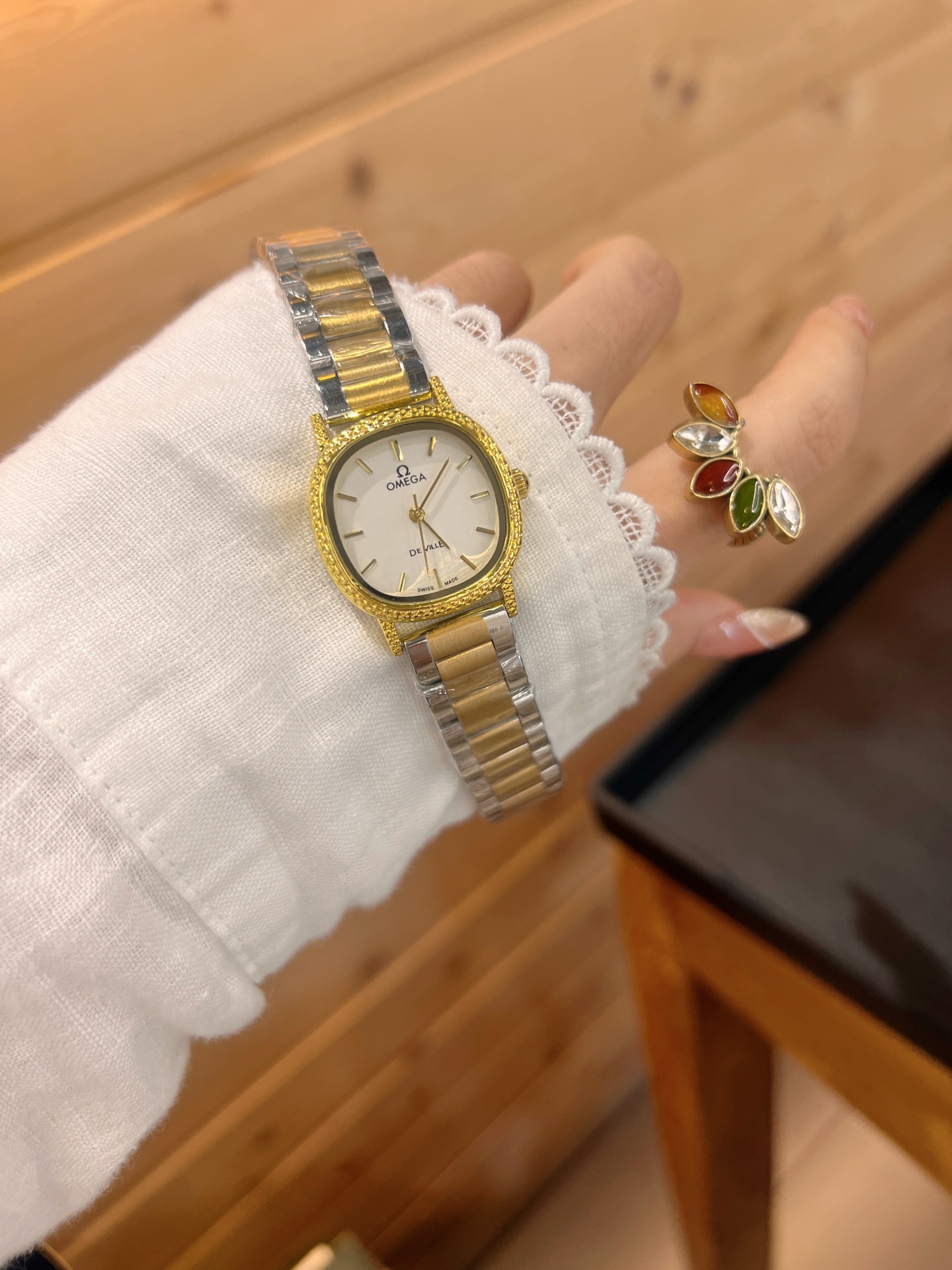 💰65
欧米伽经典款石英手表，进口石英机芯，精钢材质表