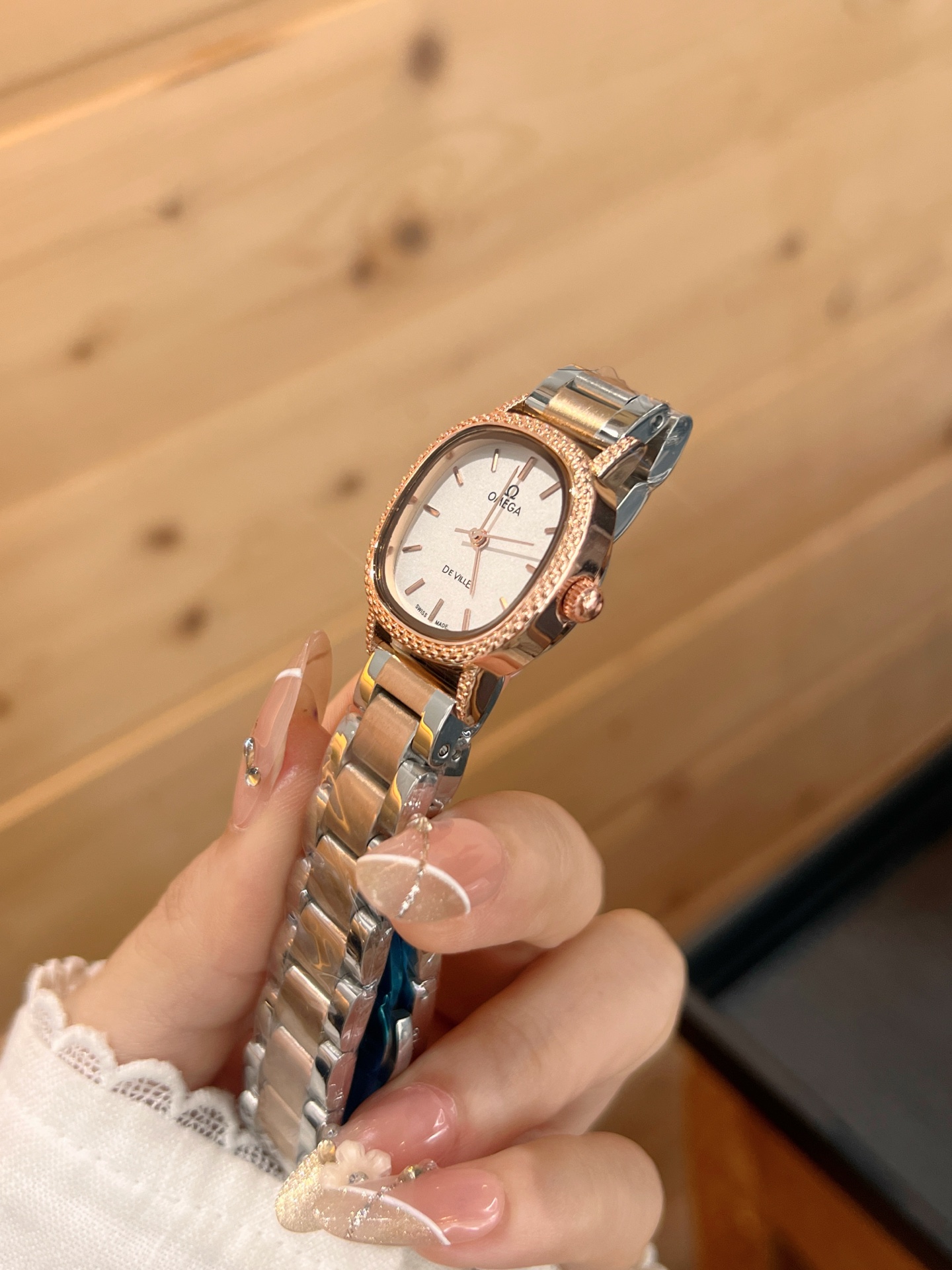 💰65
欧米伽经典款石英手表，进口石英机芯，精钢材质表