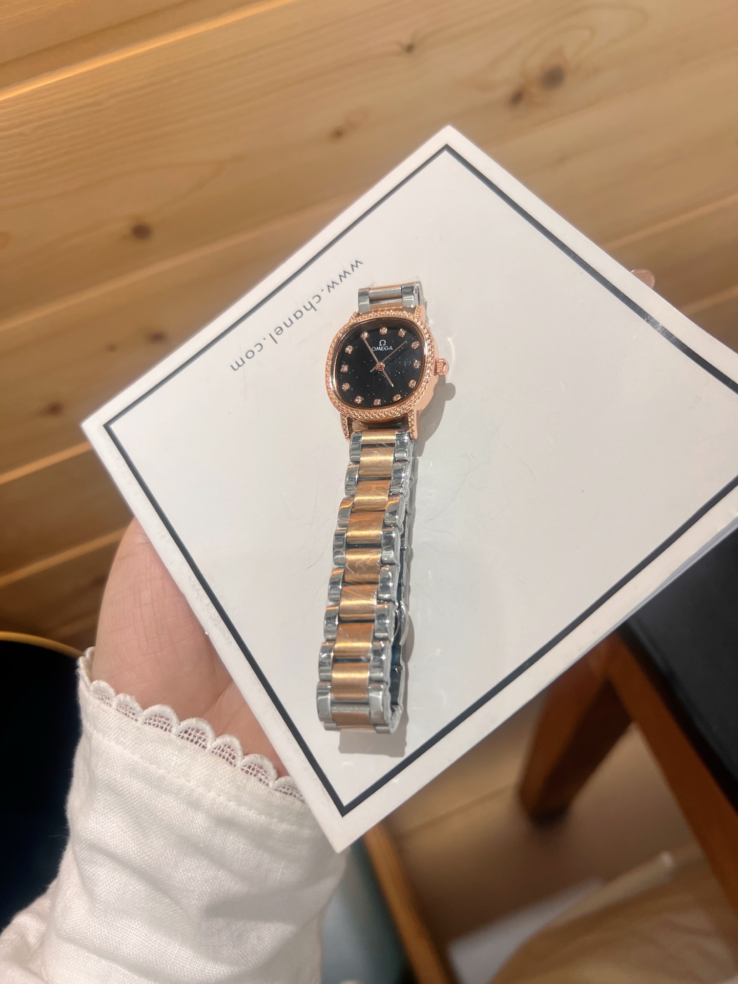 💰65
欧米伽经典款石英手表，进口石英机芯，精钢材质表