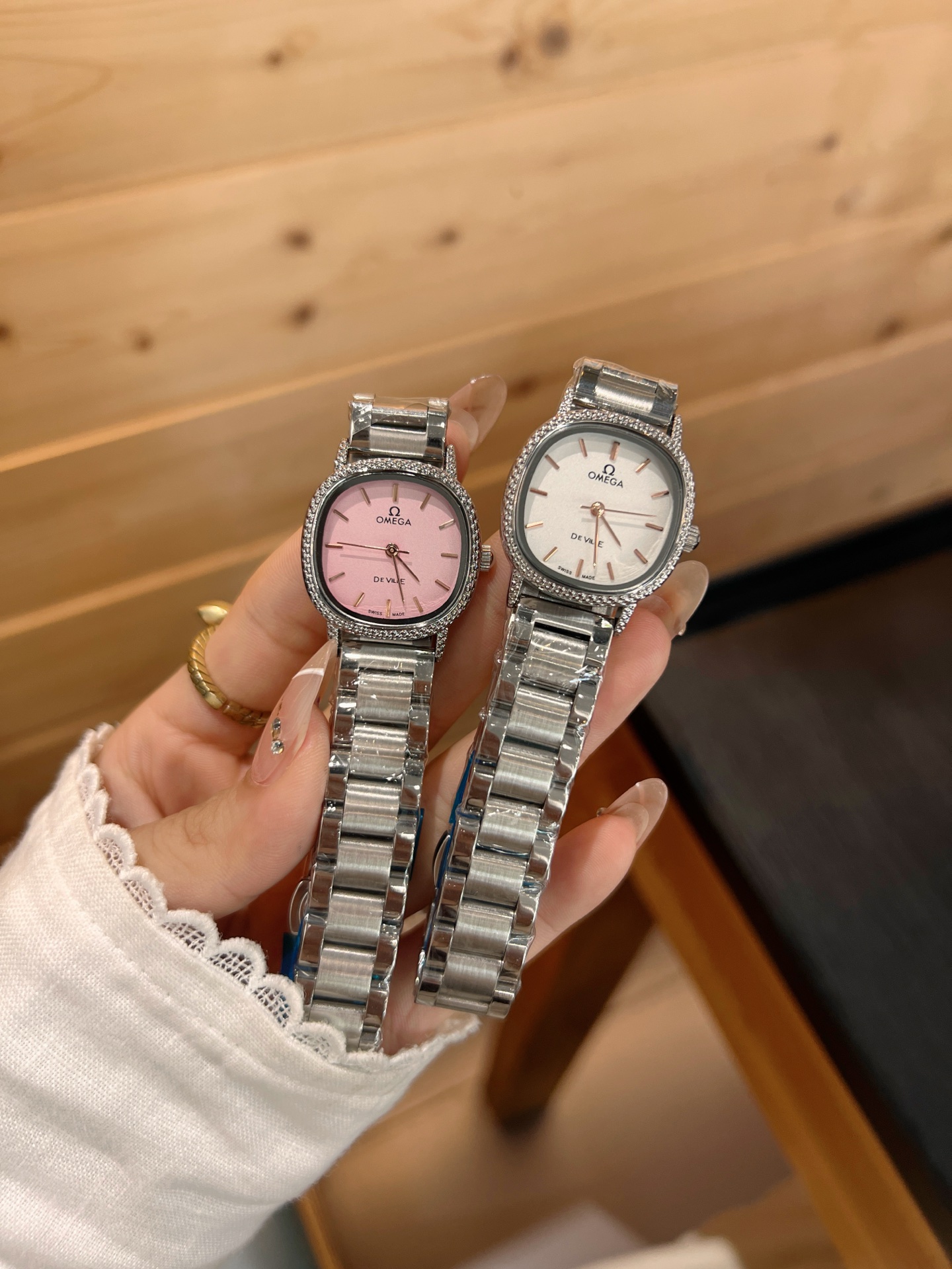 💰65
欧米伽经典款石英手表，进口石英机芯，精钢材质表