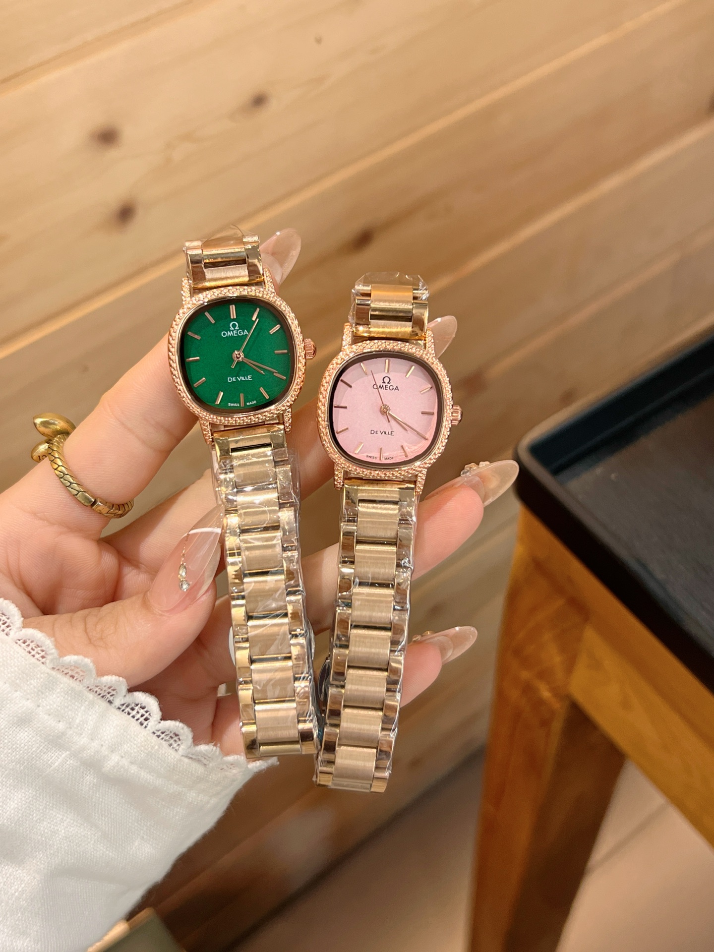 💰65
欧米伽经典款石英手表，进口石英机芯，精钢材质表