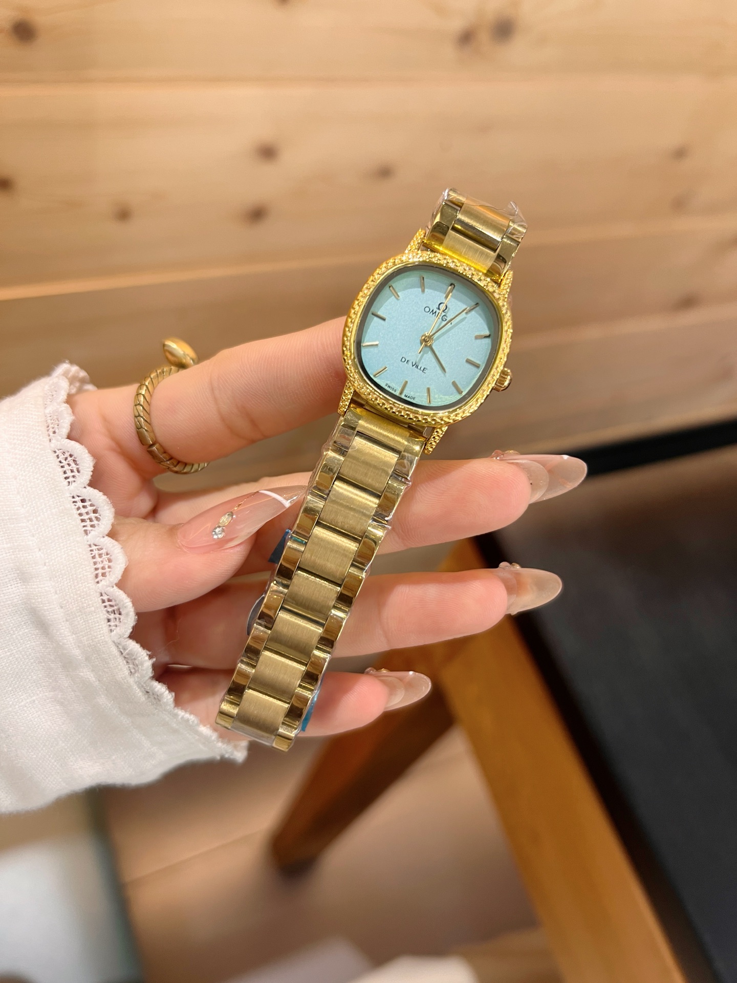 💰65
欧米伽经典款石英手表，进口石英机芯，精钢材质表