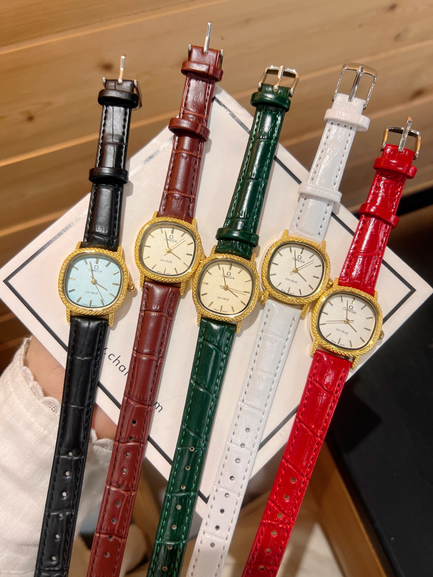 💰55
欧米伽经典款石英手表，进口石英机芯，精钢材质表