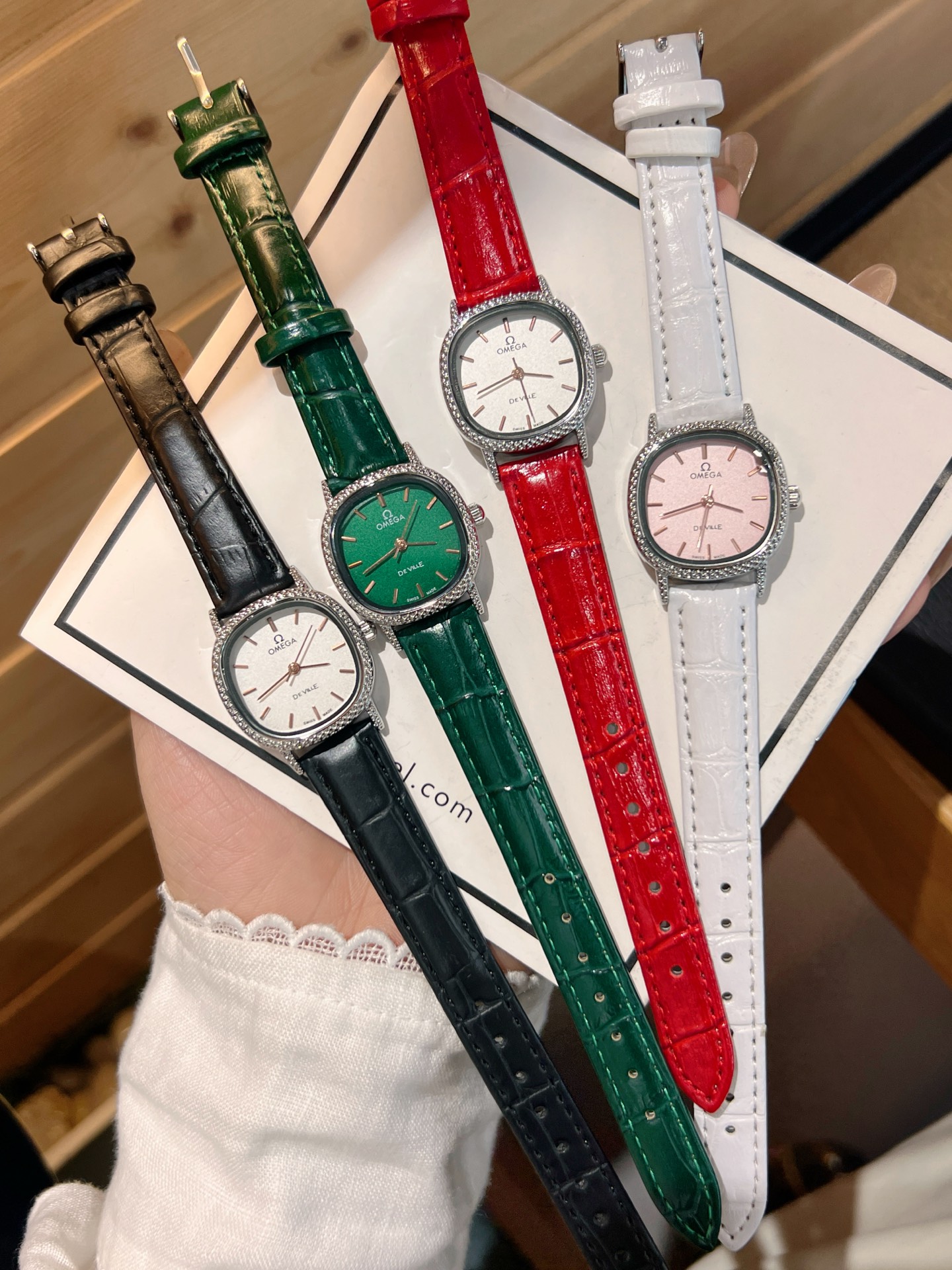 💰55
欧米伽经典款石英手表，进口石英机芯，精钢材质表