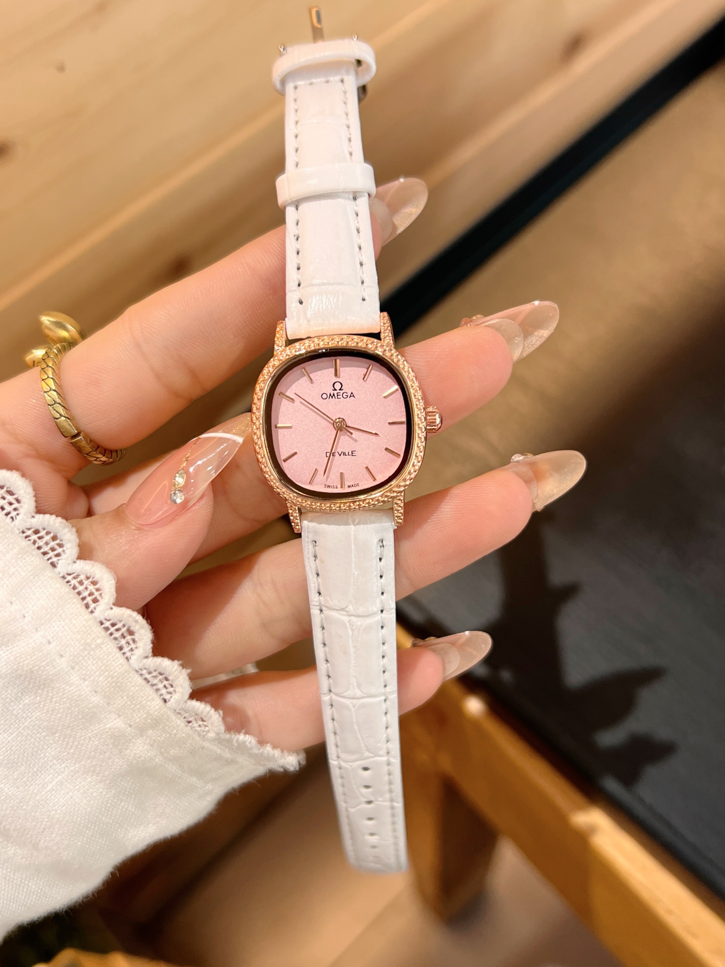 💰55
欧米伽经典款石英手表，进口石英机芯，精钢材质表