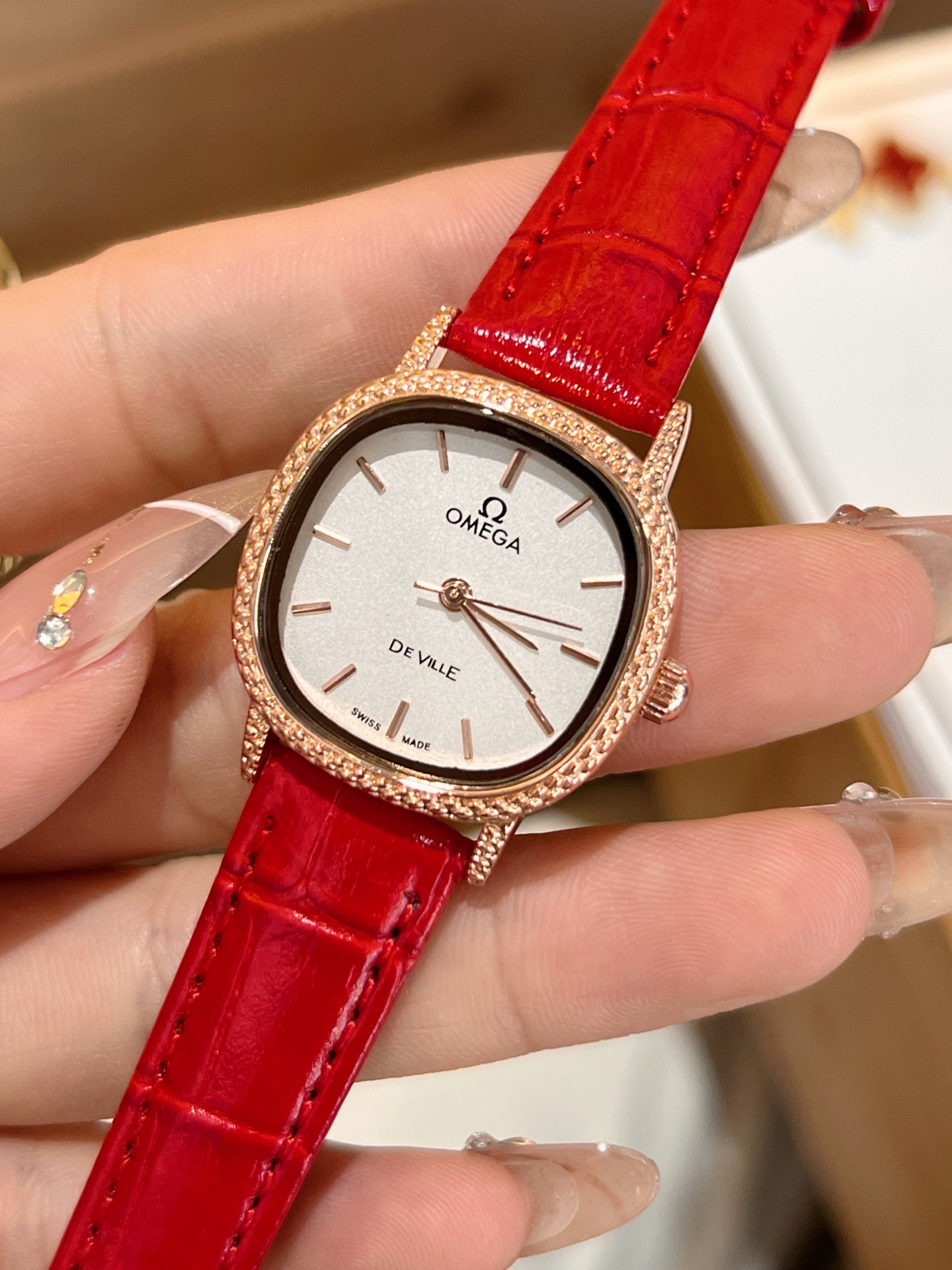 💰55
欧米伽经典款石英手表，进口石英机芯，精钢材质表