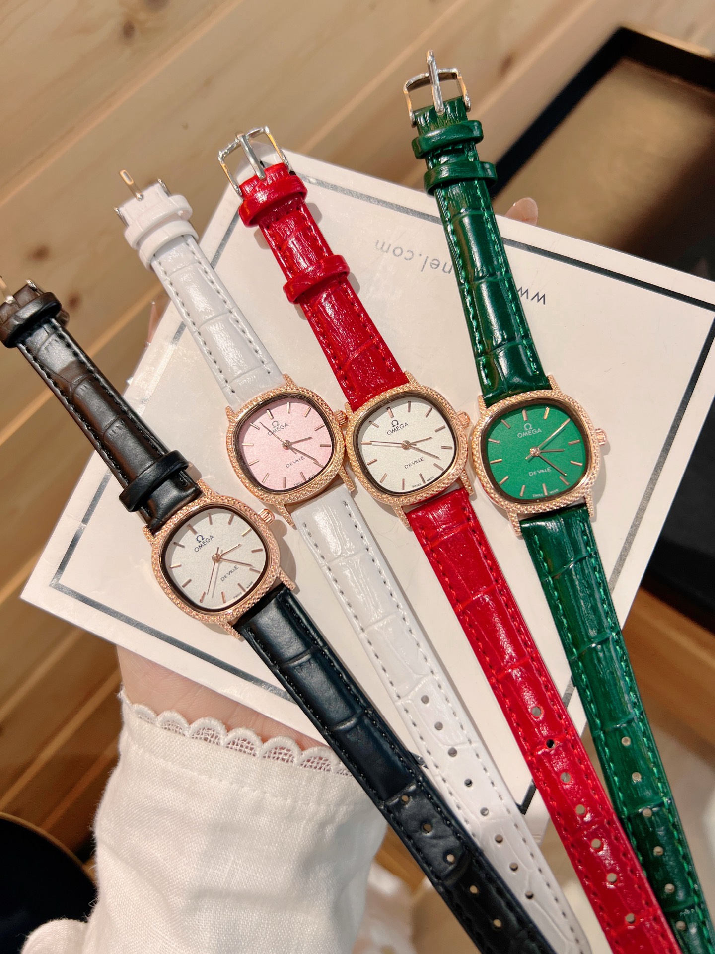 💰55
欧米伽经典款石英手表，进口石英机芯，精钢材质表