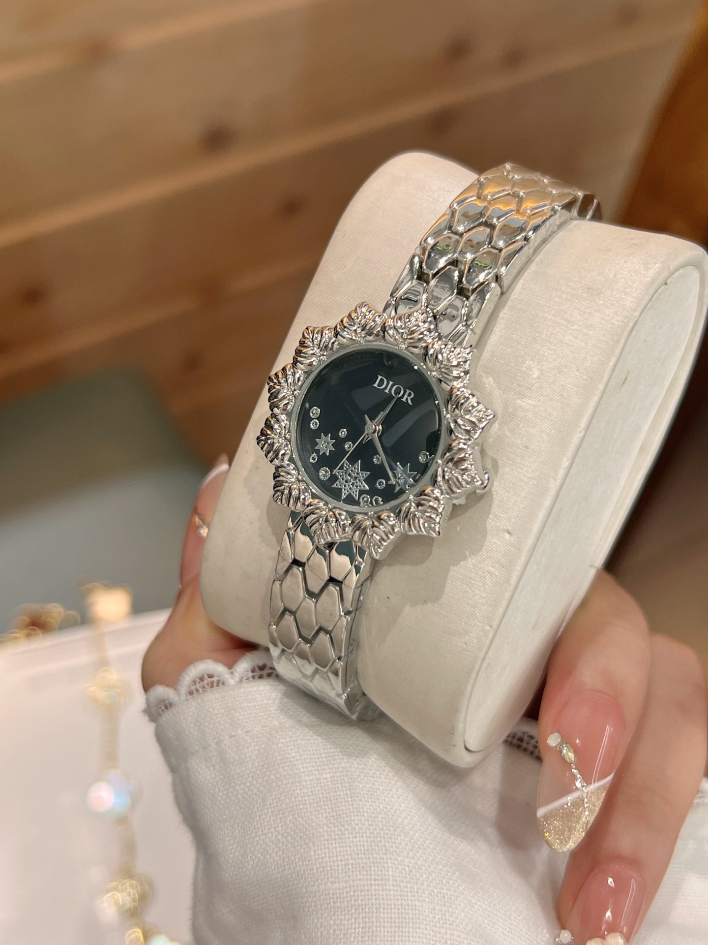 💰50
迪奥 时尚最新款✨🎀简约时尚时装表💍精美名