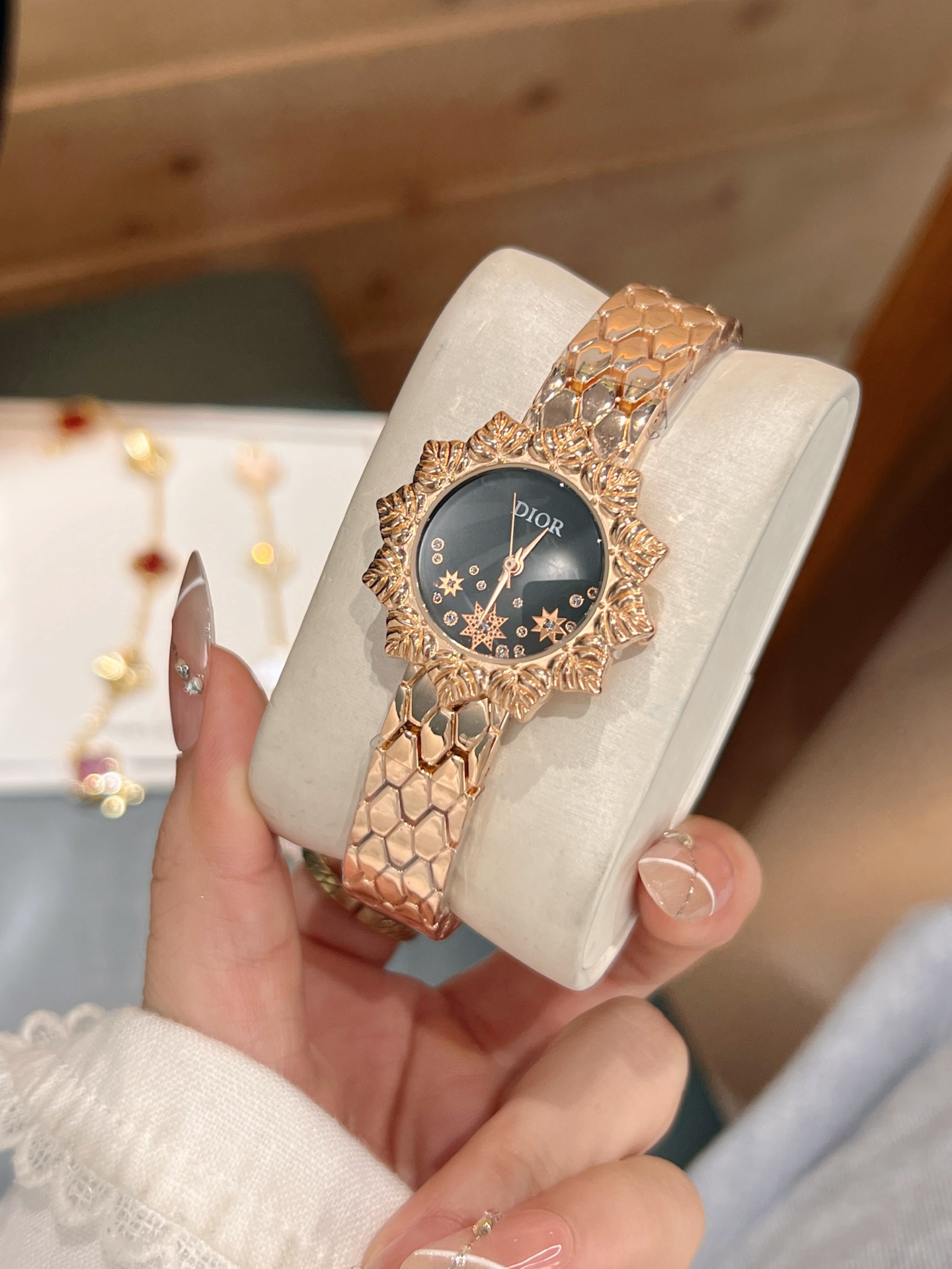 💰50
迪奥 时尚最新款✨🎀简约时尚时装表💍精美名