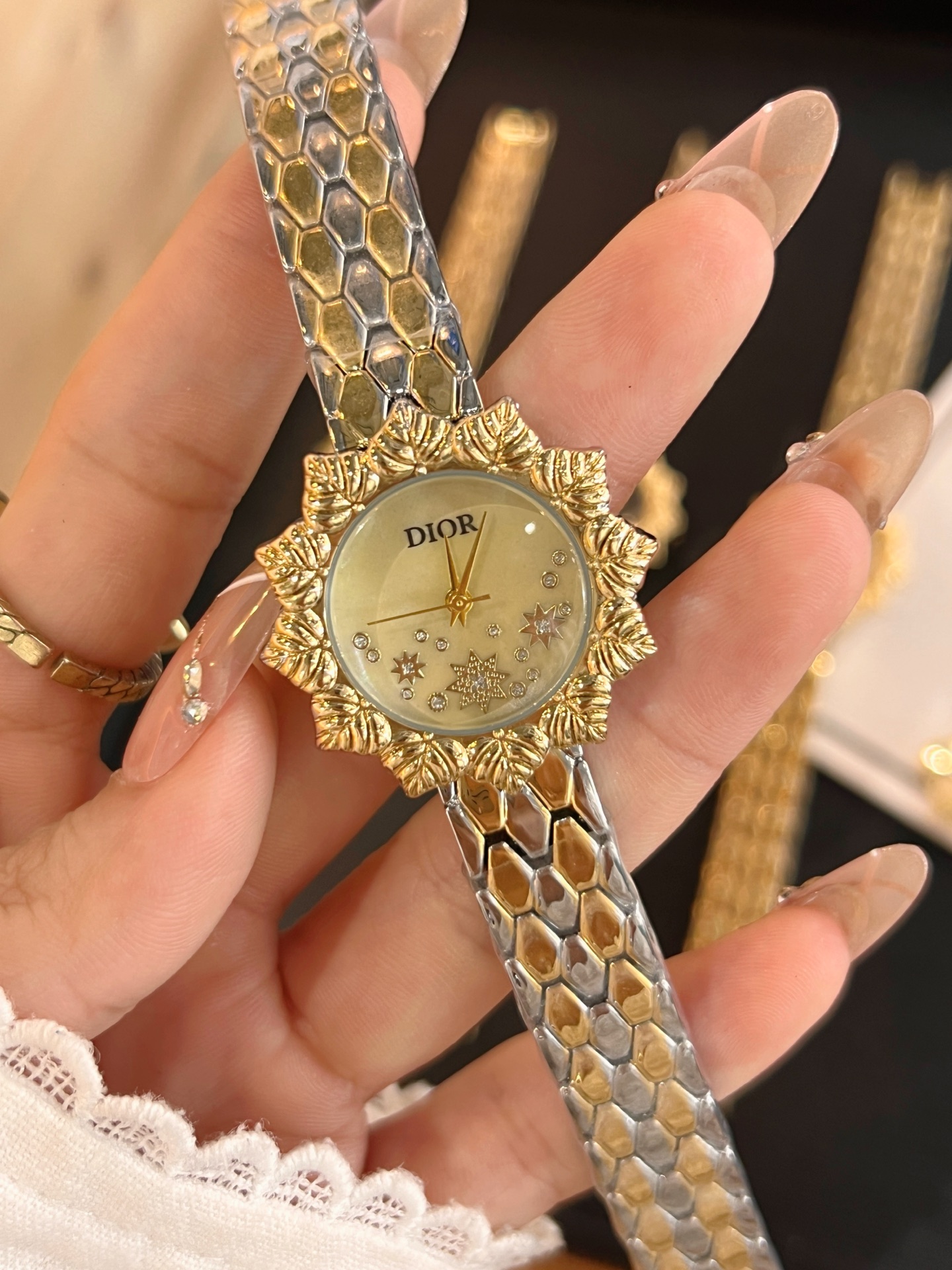 💰50
迪奥 时尚最新款✨🎀简约时尚时装表💍精美名