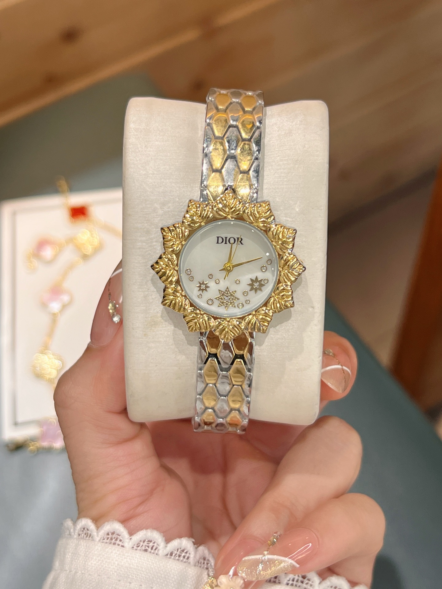 💰50
迪奥 时尚最新款✨🎀简约时尚时装表💍精美名