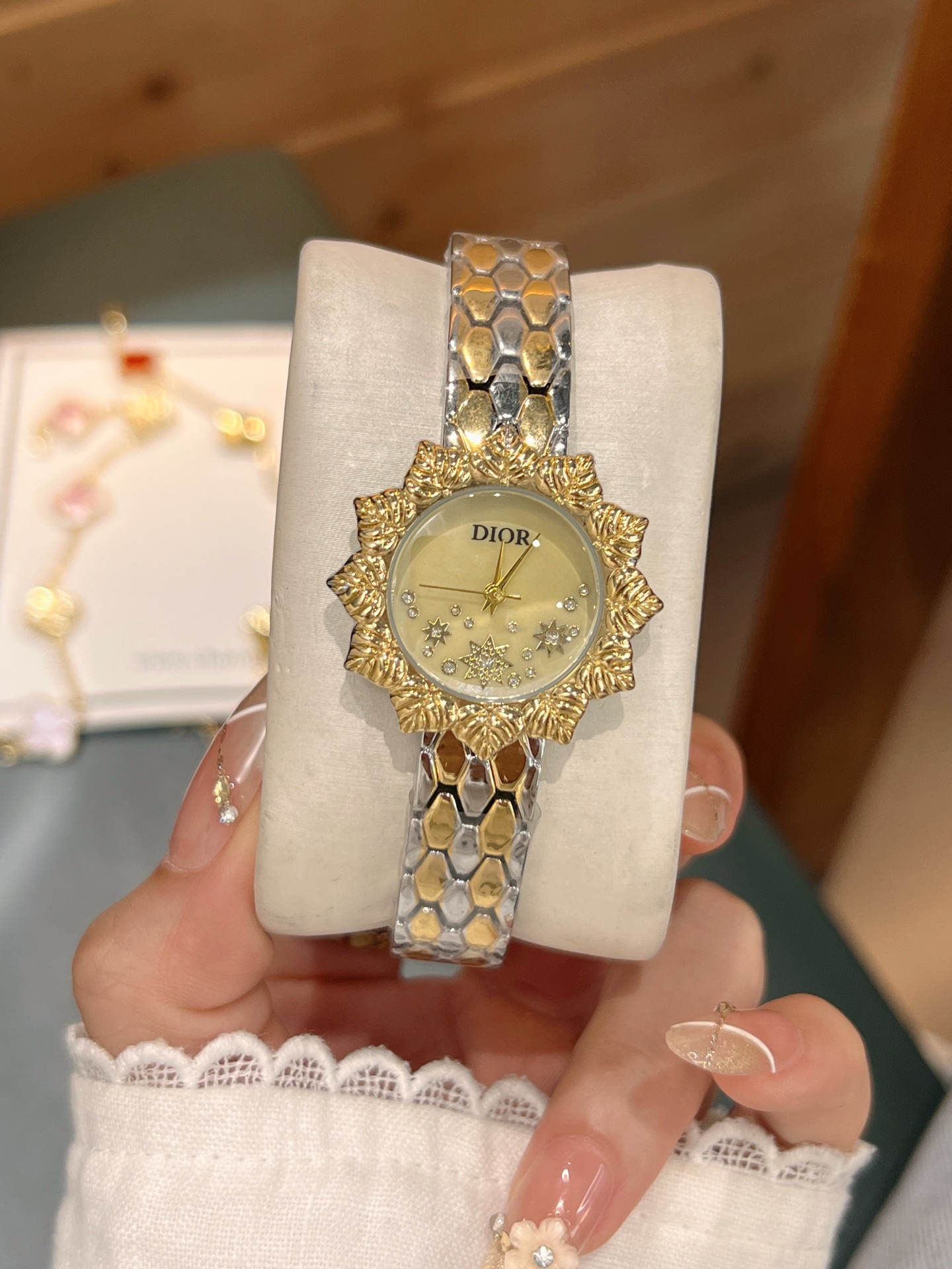 💰50
迪奥 时尚最新款✨🎀简约时尚时装表💍精美名