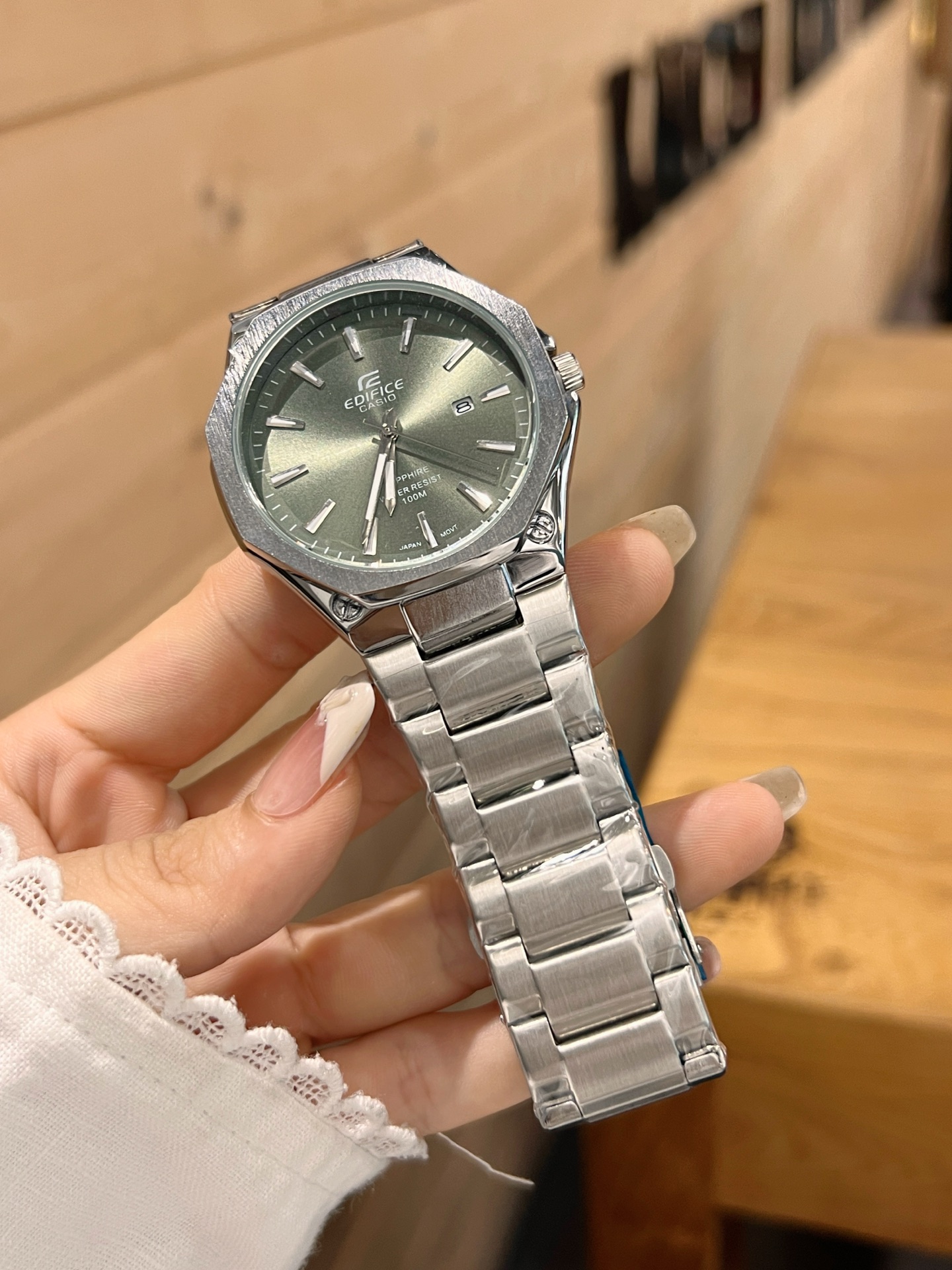 💰60
品牌:卡西欧,机芯:石英机芯 ,镜面:顶级金钢