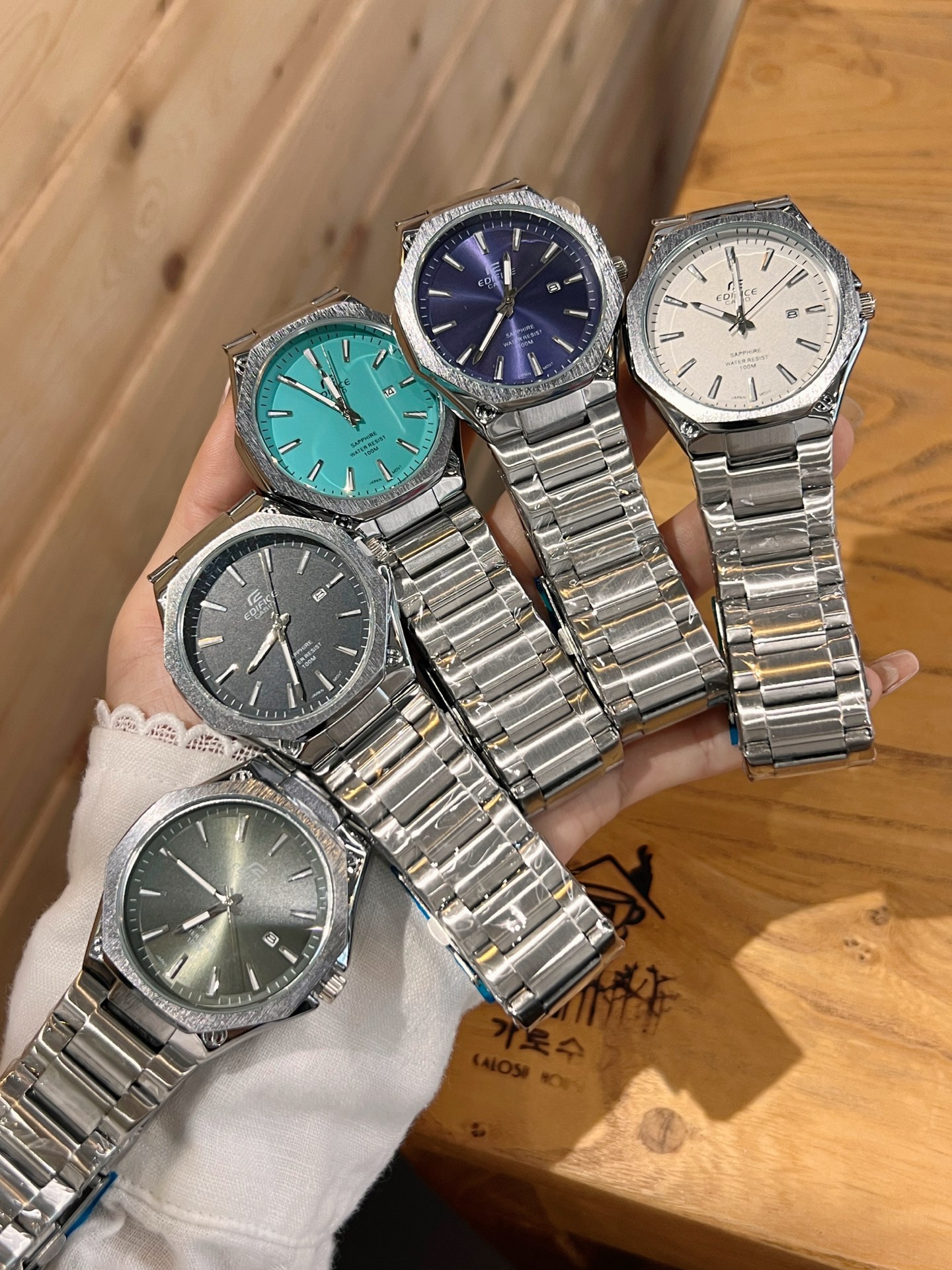 💰60
品牌：卡西欧，机芯：石英机芯 ，镜面：顶级金钢