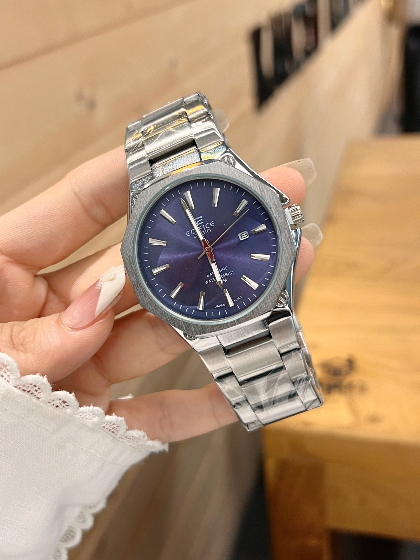 💰60
品牌:卡西欧,机芯:石英机芯 ,镜面:顶级金钢