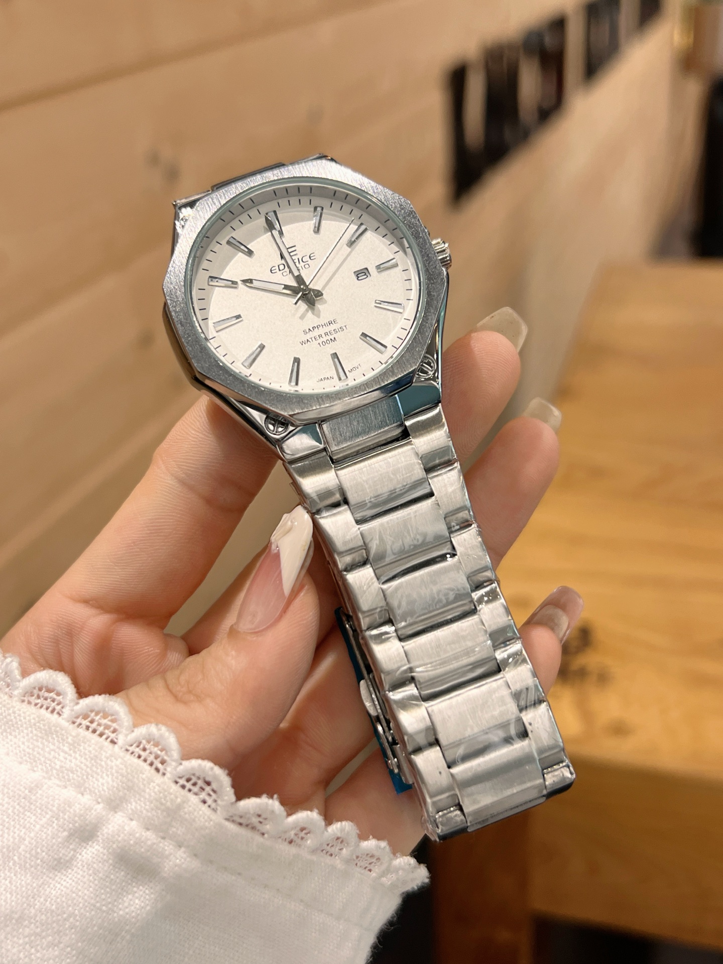 💰60
品牌:卡西欧,机芯:石英机芯 ,镜面:顶级金钢