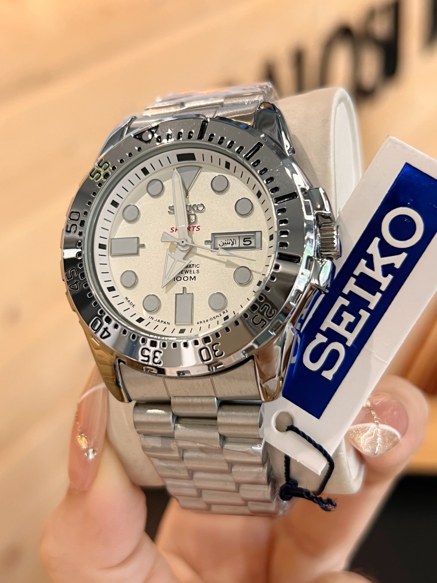 💰130 精工-SEIKO  
人工合成玻璃😍搭载机