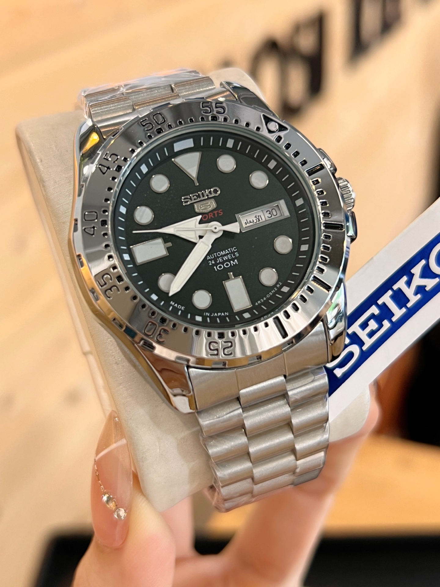 💰130 精工-SEIKO  
人工合成玻璃😍搭载机