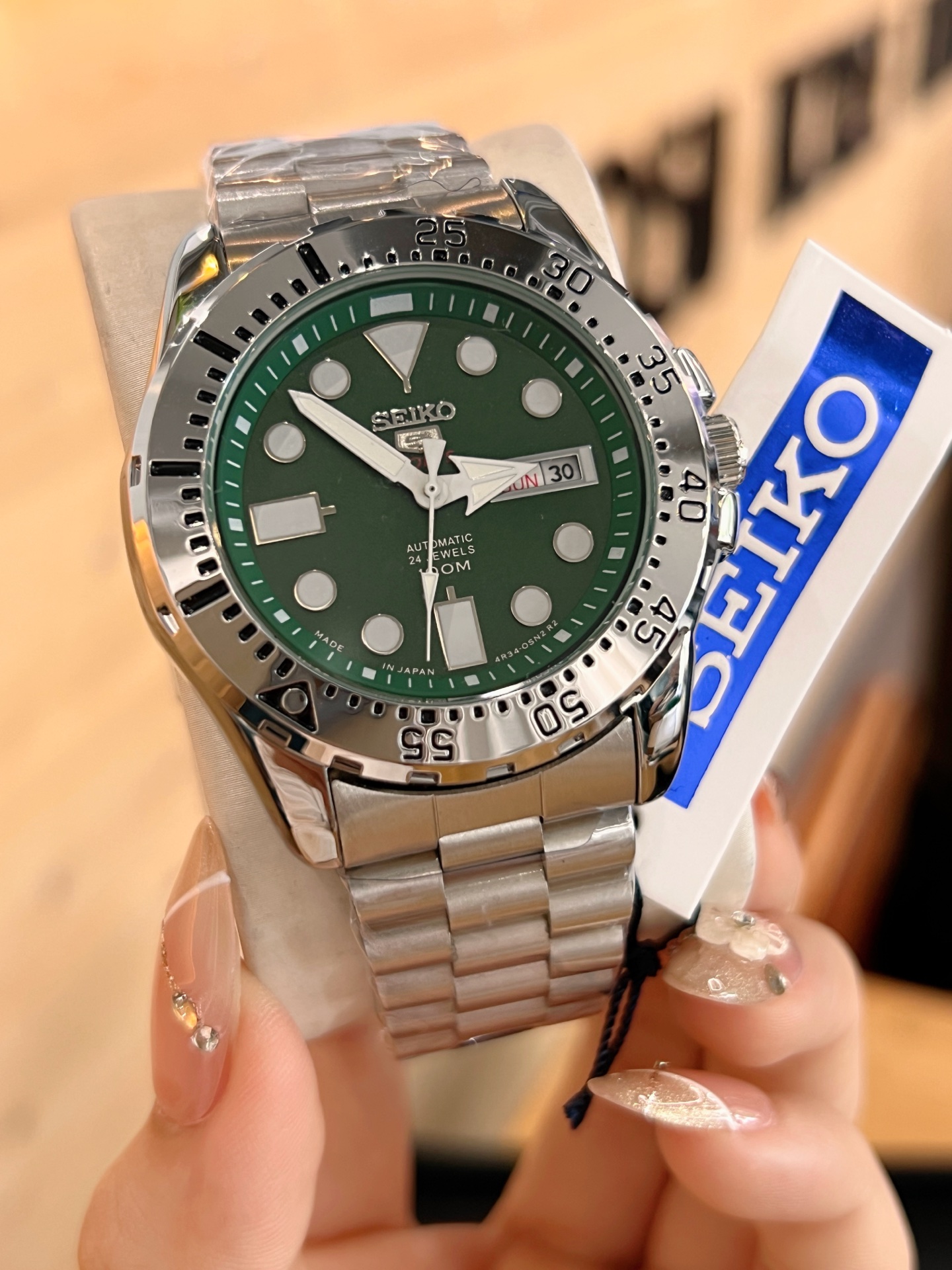 💰130 精工-SEIKO  
人工合成玻璃😍搭载机