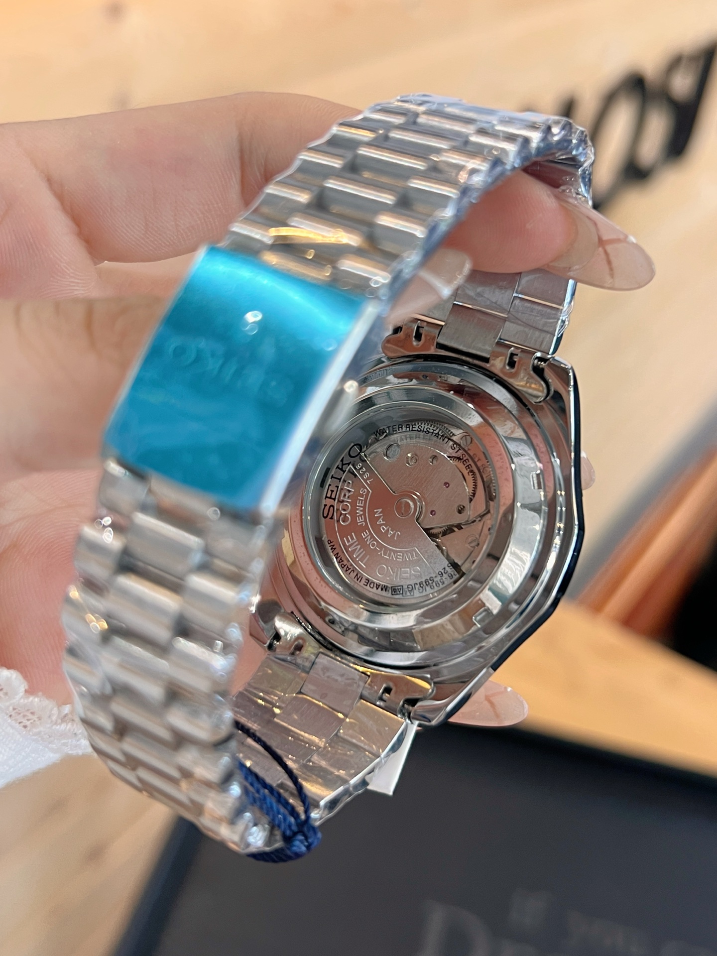 💰130 精工-SEIKO  
人工合成玻璃😍搭载机