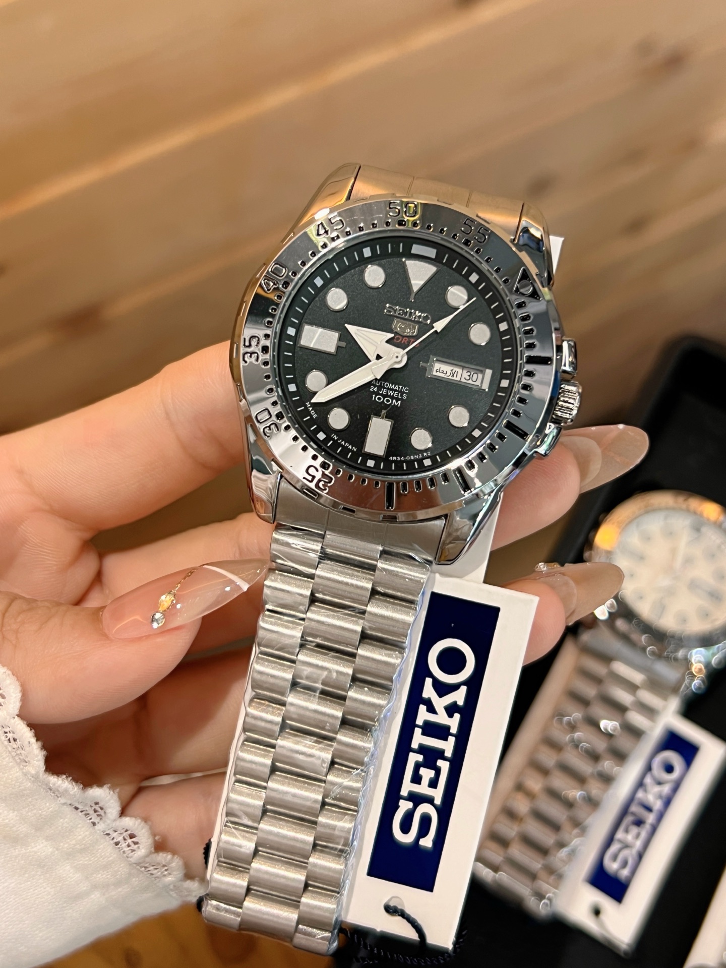 💰130 精工-SEIKO  
人工合成玻璃😍搭载机
