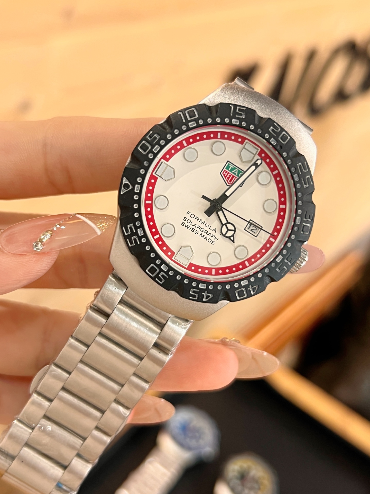 💰80泰格豪雅 搭载石英原装机芯,316精钢蝴蝶扣表带