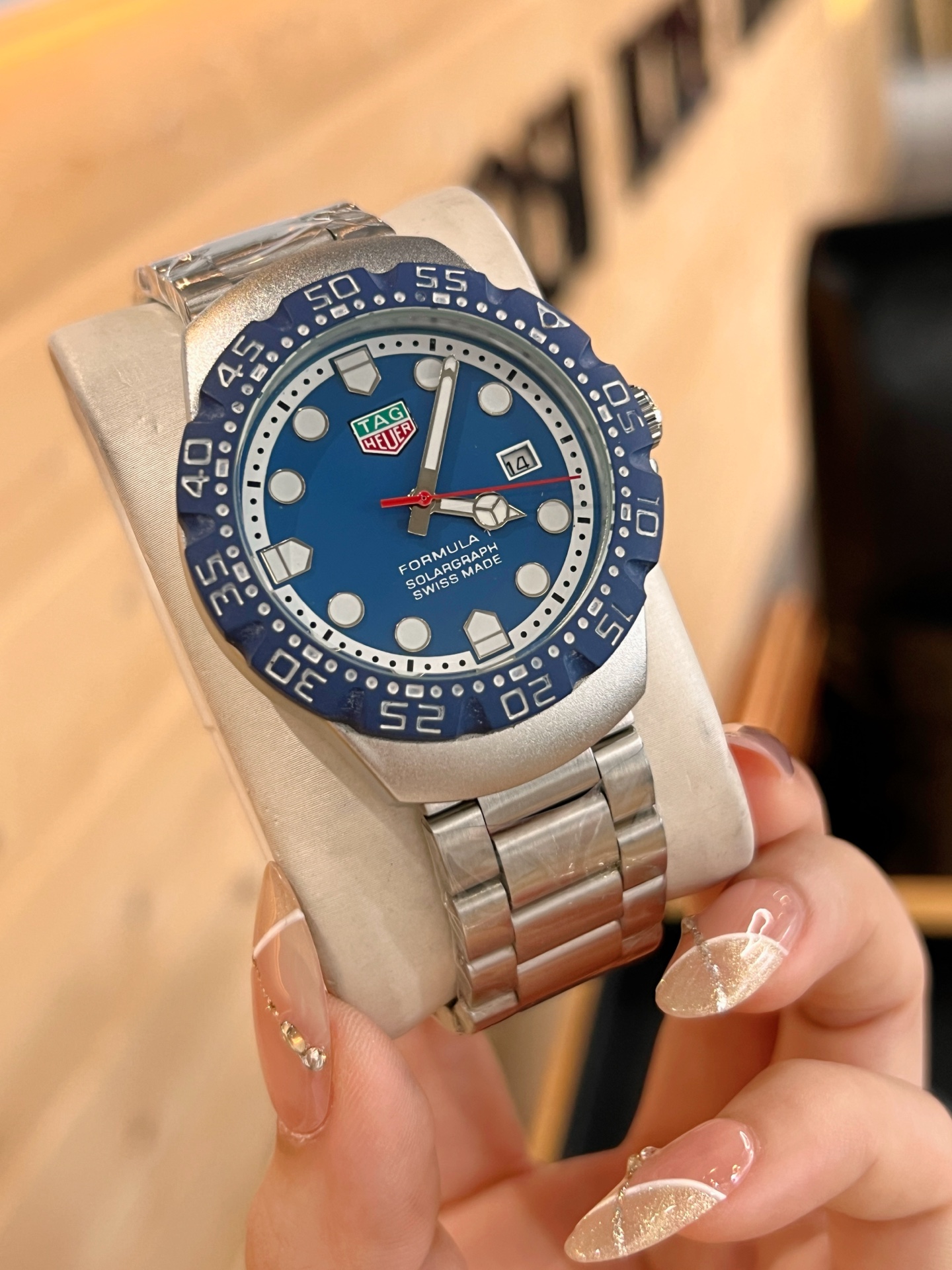 💰80泰格豪雅 搭载石英原装机芯,316精钢蝴蝶扣表带