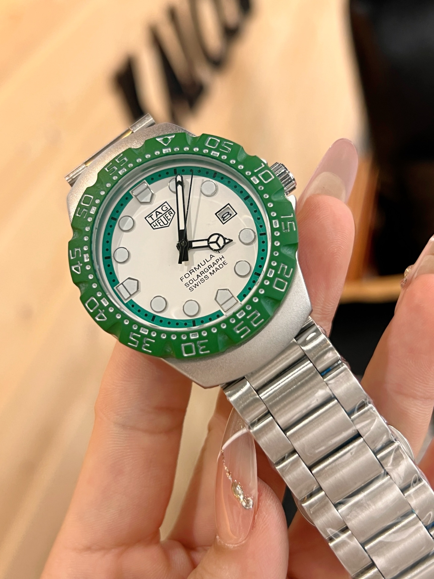 💰80泰格豪雅 搭载石英原装机芯,316精钢蝴蝶扣表带