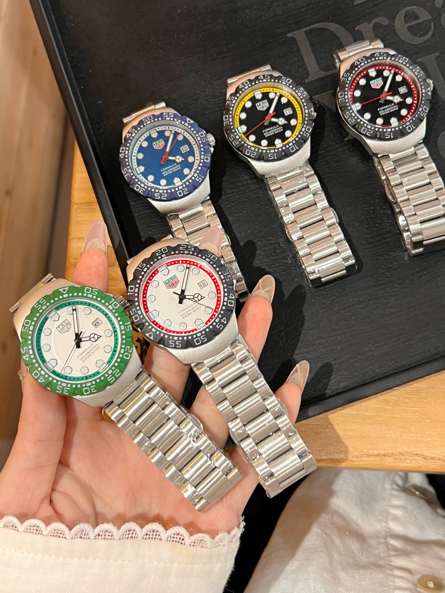 💰80泰格豪雅 搭载石英原装机芯,316精钢蝴蝶扣表带