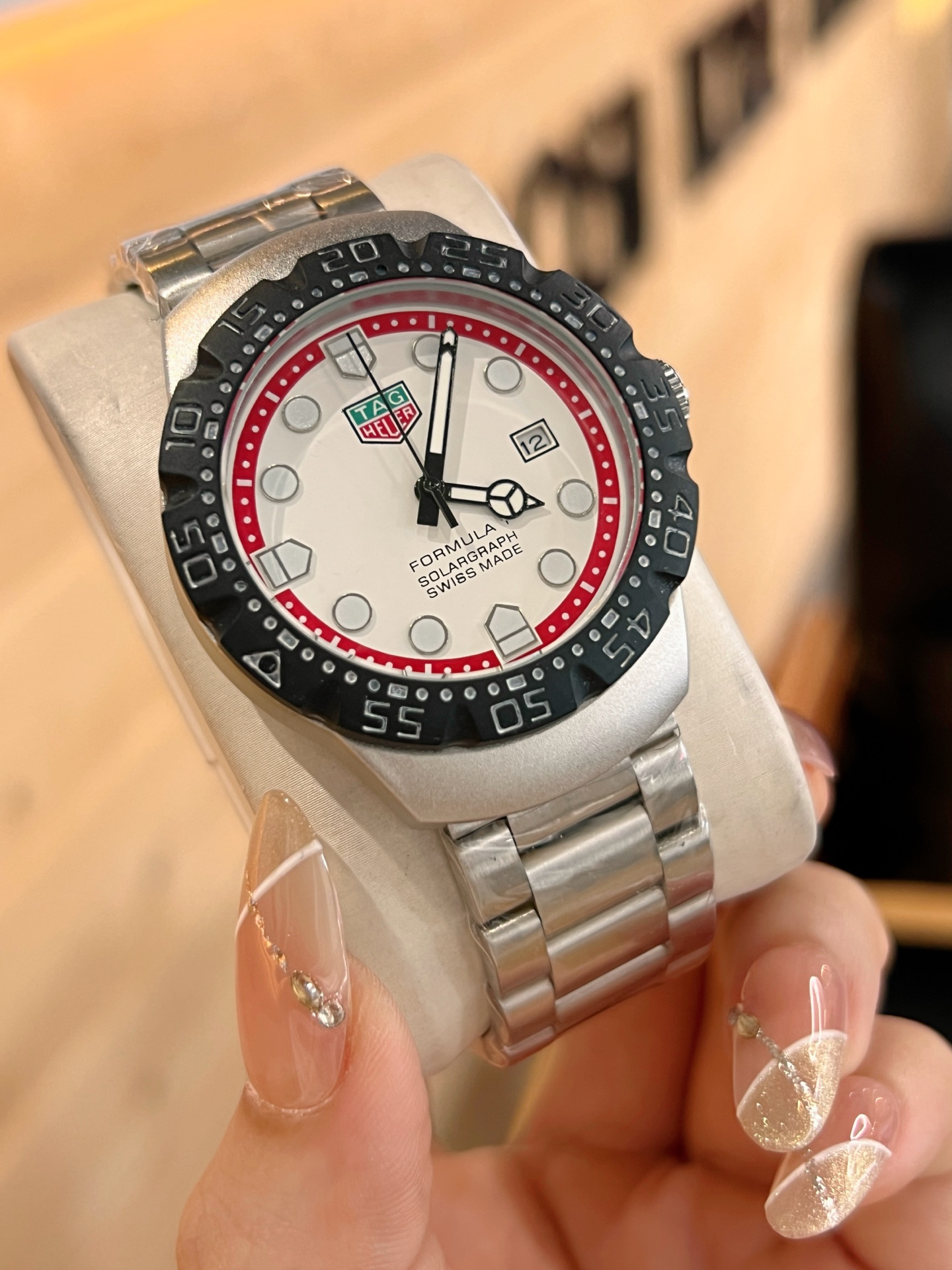 💰80泰格豪雅 搭载石英原装机芯，316精钢蝴蝶扣表带