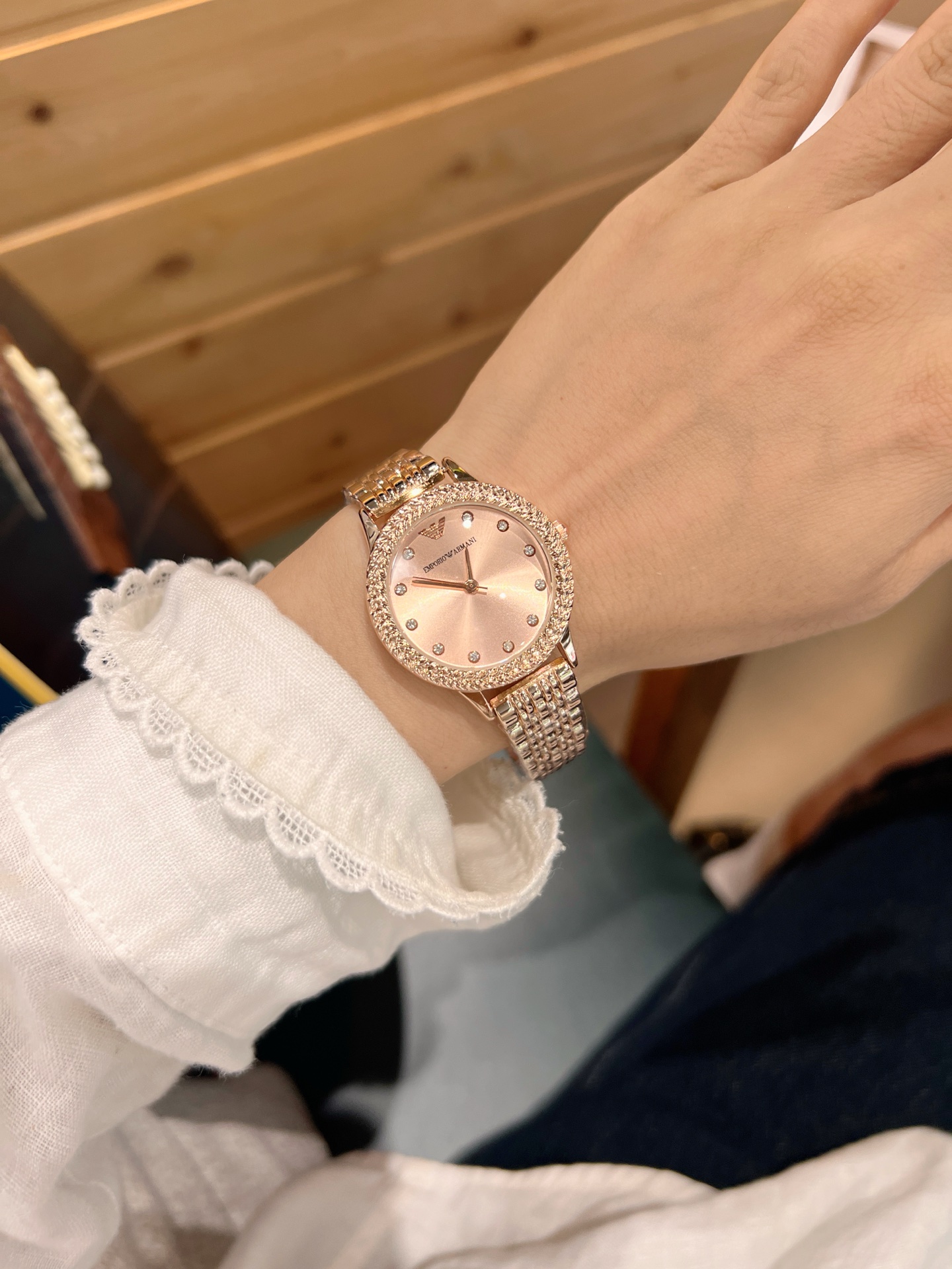 💰50
阿玛尼 时尚最新款✨🎀简约时尚时装表💍精美