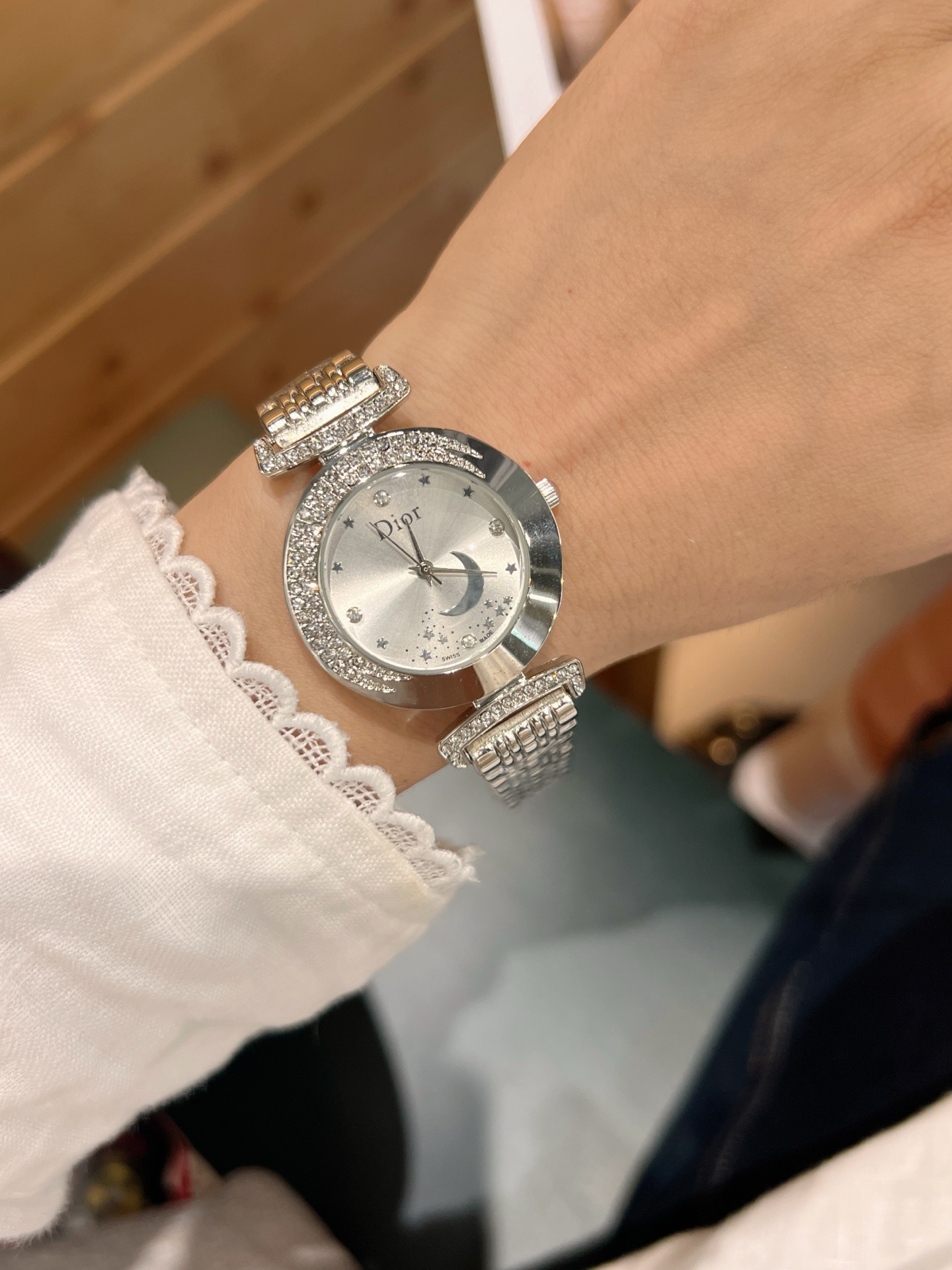 💰55
迪奥 时尚最新款✨🎀简约时尚时装表💍精美名