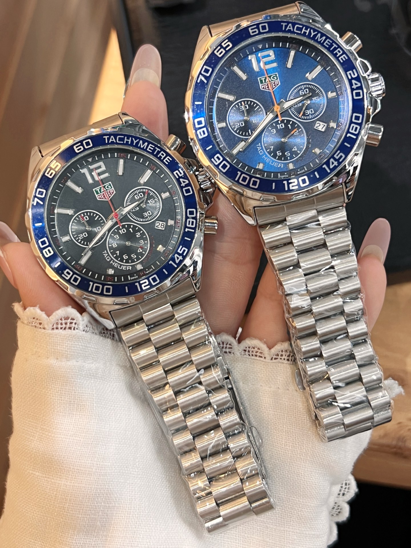 💰115。泰格豪雅 计时石英表，搭载原装机芯，蓝宝石防眩玻璃！316精钢蝴蝶扣表带，43mm直径，硬汉风格，完美诠释男人品味。