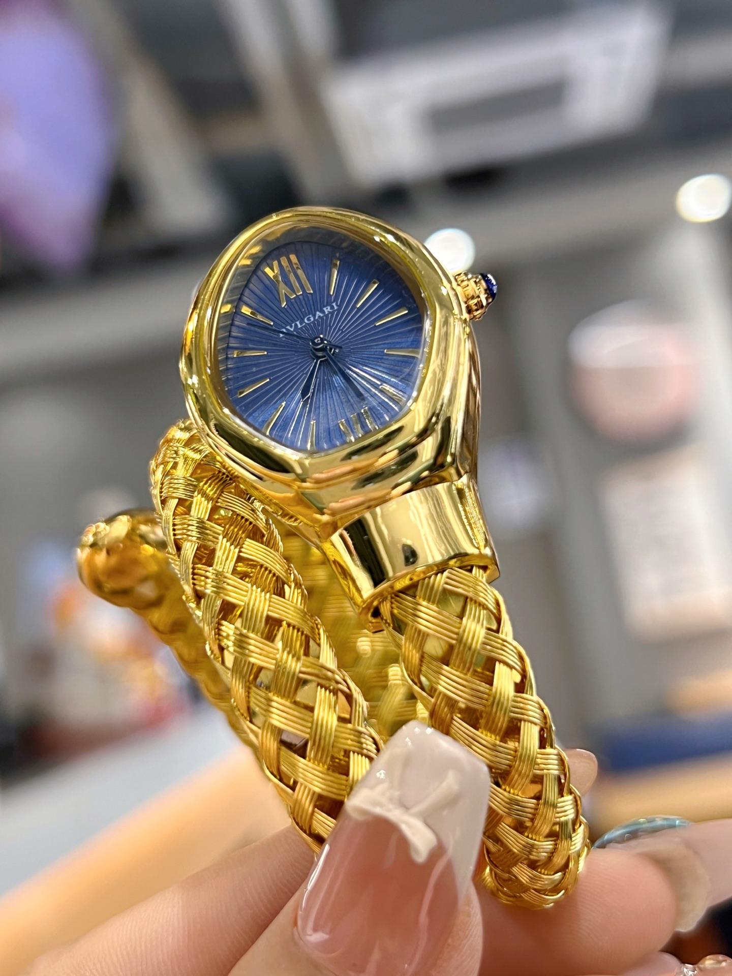 ❤️250包邮/原单代购级别
❤️🤩Bvlgari宝格丽腕表以匠心创意玩转时间千变万化，🧸🎊诠释非凡时尚魅力，各色表面。可当饰品佩戴，腕表如同不断变化色彩的灵蛇，这款时尚前卫，令人爱不释手的蛇形腕表，采用双环绕式展现浓郁的异国情调。
