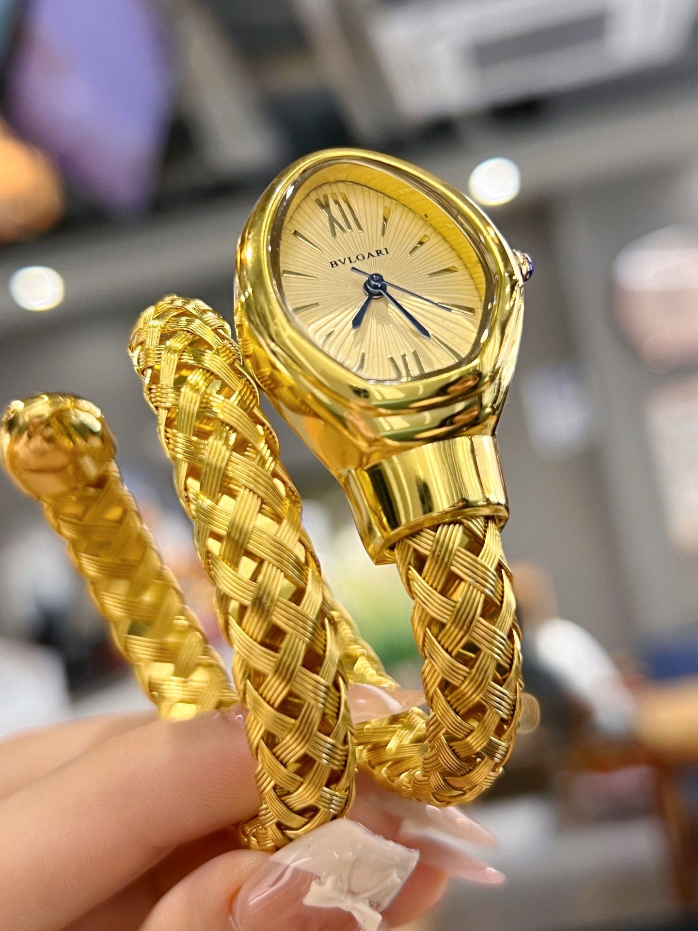 ❤️250包邮/原单代购级别
❤️🤩Bvlgari宝格丽腕表以匠心创意玩转时间千变万化，🧸🎊诠释非凡时尚魅力，各色表面。可当饰品佩戴，腕表如同不断变化色彩的灵蛇，这款时尚前卫，令人爱不释手的蛇形腕表，采用双环绕式展现浓郁的异国情调。