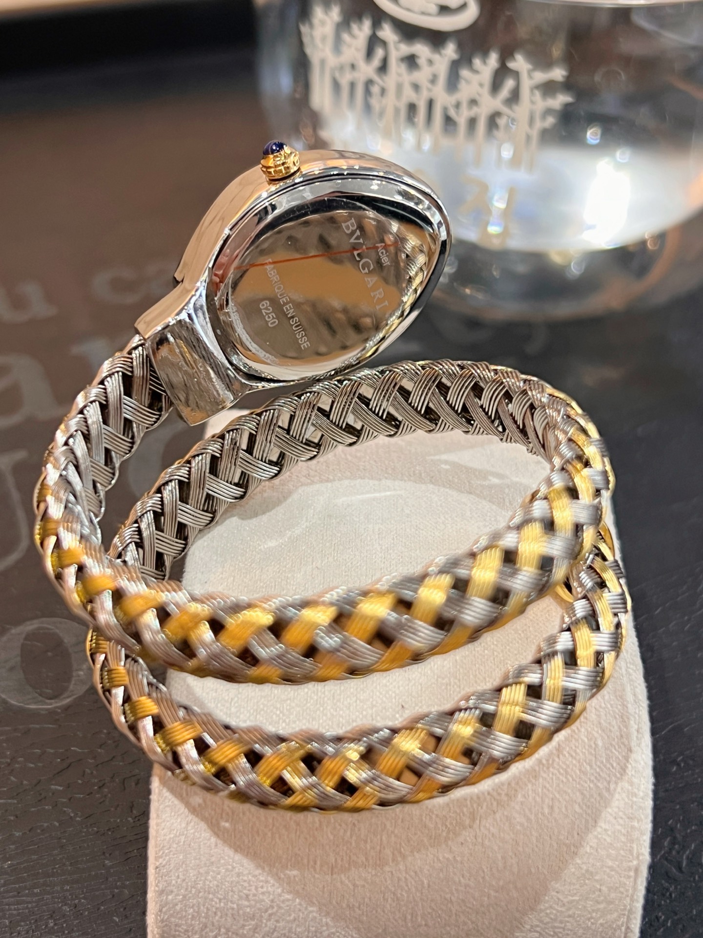 ❤️250包邮/原单代购级别
❤️🤩Bvlgari宝格丽腕表以匠心创意玩转时间千变万化，🧸🎊诠释非凡时尚魅力，各色表面。可当饰品佩戴，腕表如同不断变化色彩的灵蛇，这款时尚前卫，令人爱不释手的蛇形腕表，采用双环绕式展现浓郁的异国情调。