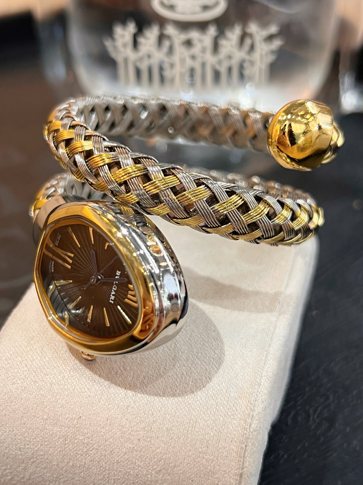 ❤️250包邮/原单代购级别
❤️🤩Bvlgari宝格丽腕表以匠心创意玩转时间千变万化，🧸🎊诠释非凡时尚魅力，各色表面。可当饰品佩戴，腕表如同不断变化色彩的灵蛇，这款时尚前卫，令人爱不释手的蛇形腕表，采用双环绕式展现浓郁的异国情调。