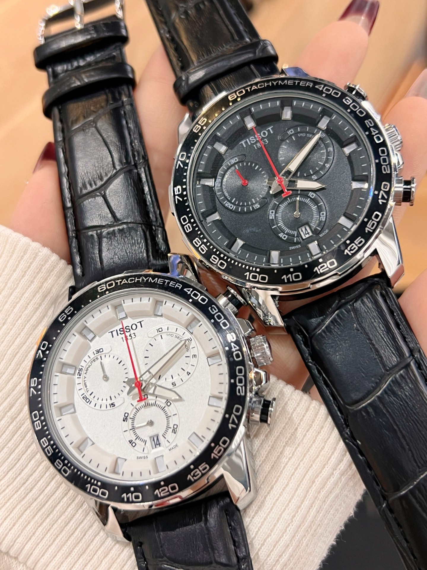 天梭六針石英時計 - ビジネスとカジュアルを兼ね備えたスタイリッシュな選択