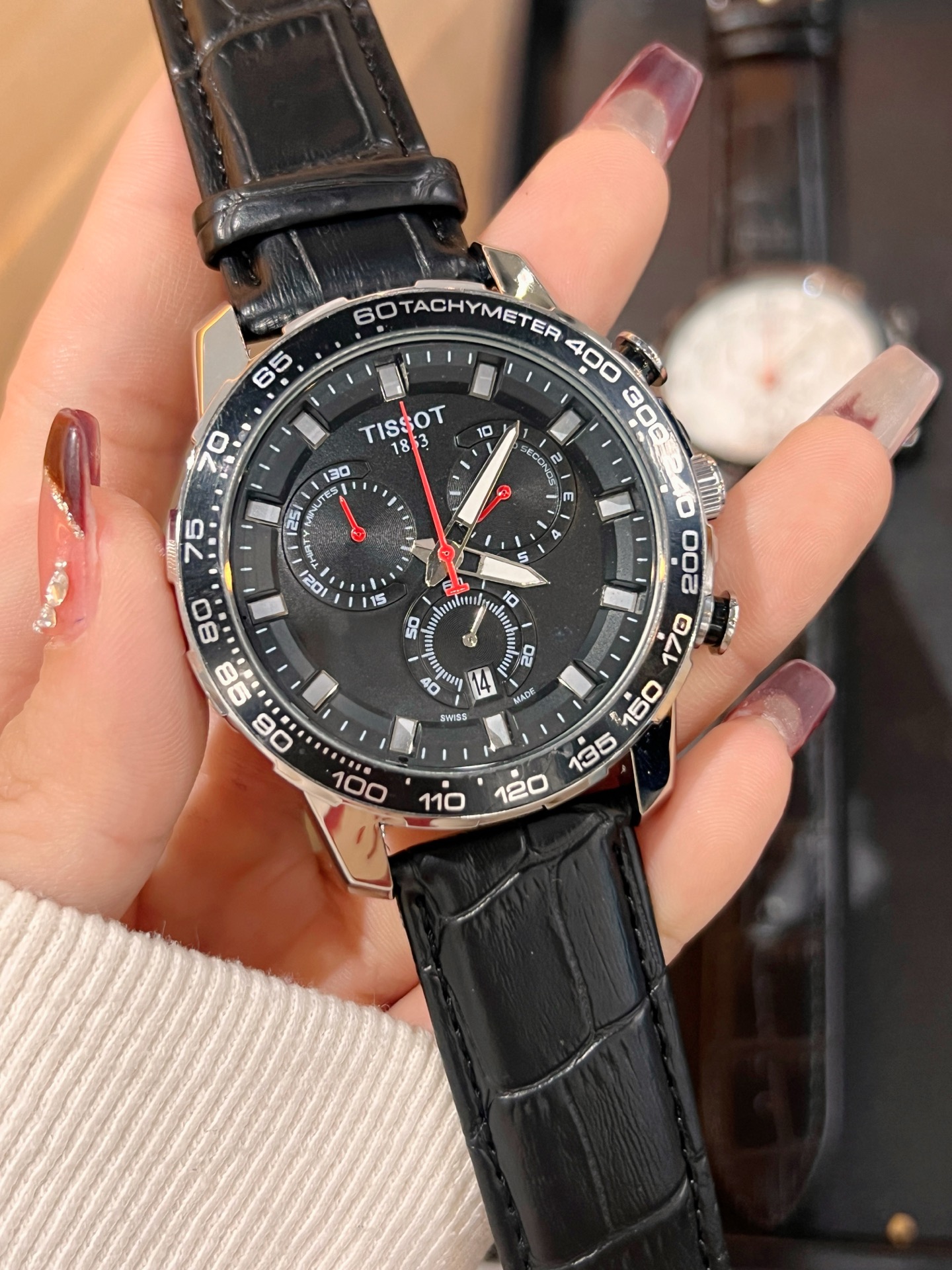 天梭六針石英時計 - ビジネスとカジュアルを兼ね備えたスタイリッシュな選択