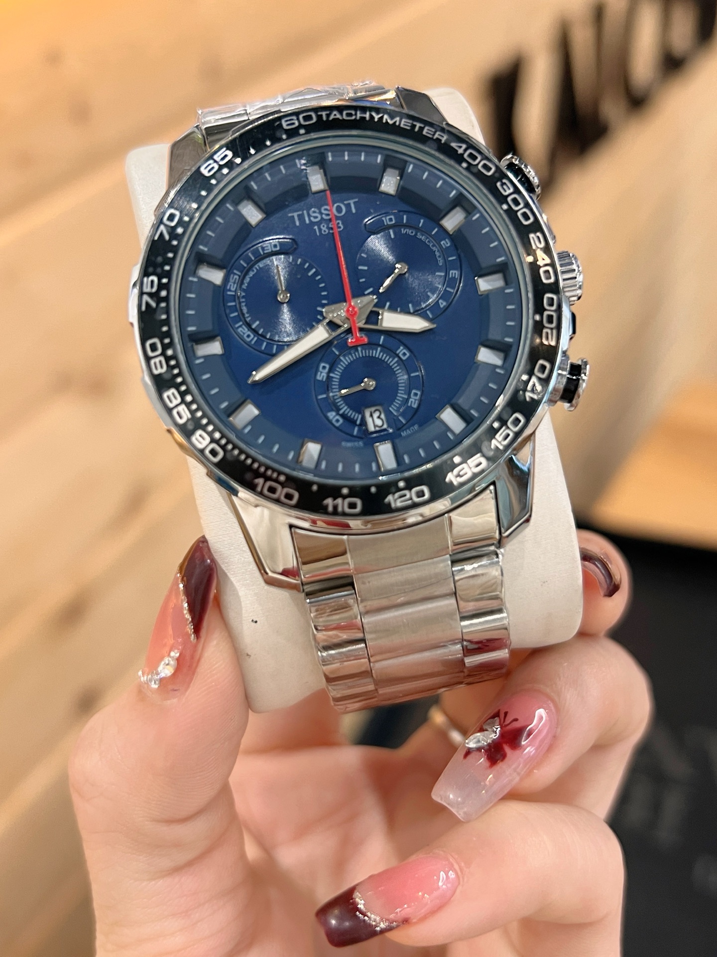 天梭六針デザイン クォーツ腕時計