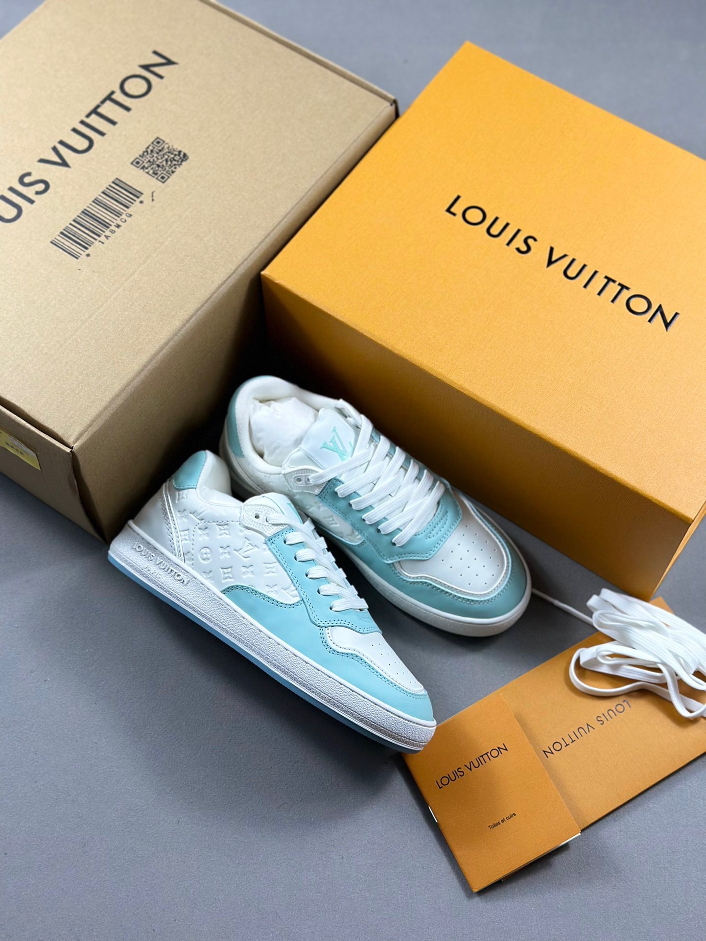 360 驴牌LV新款24ss 航海刺绣运动鞋LV Confetti系列黑白配色