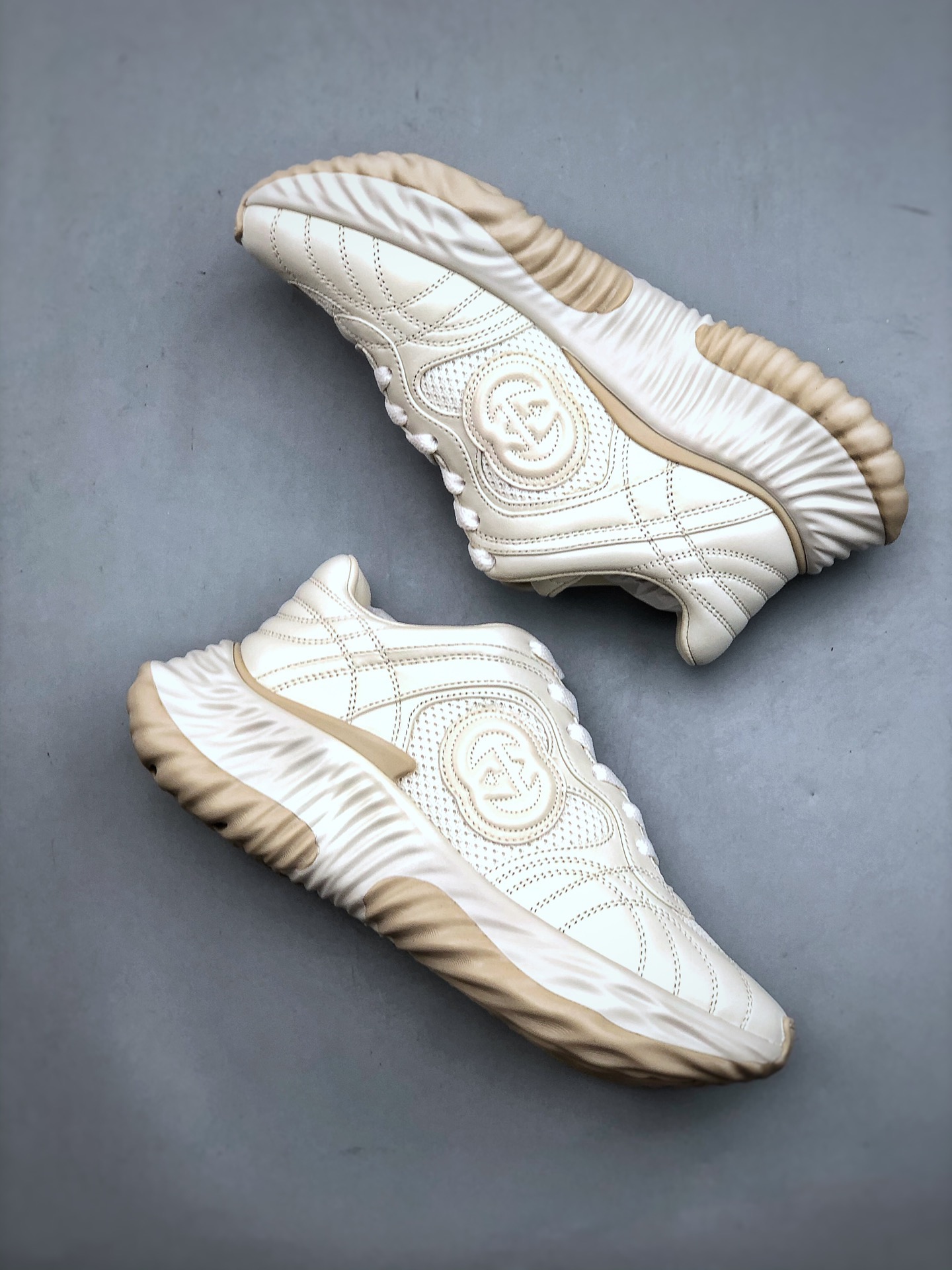 420 古驰2024年新款情侣金属皮革运动鞋。Gucci 专柜最新情侣款厚底增高波浪休闲透气情侣鞋代购级别